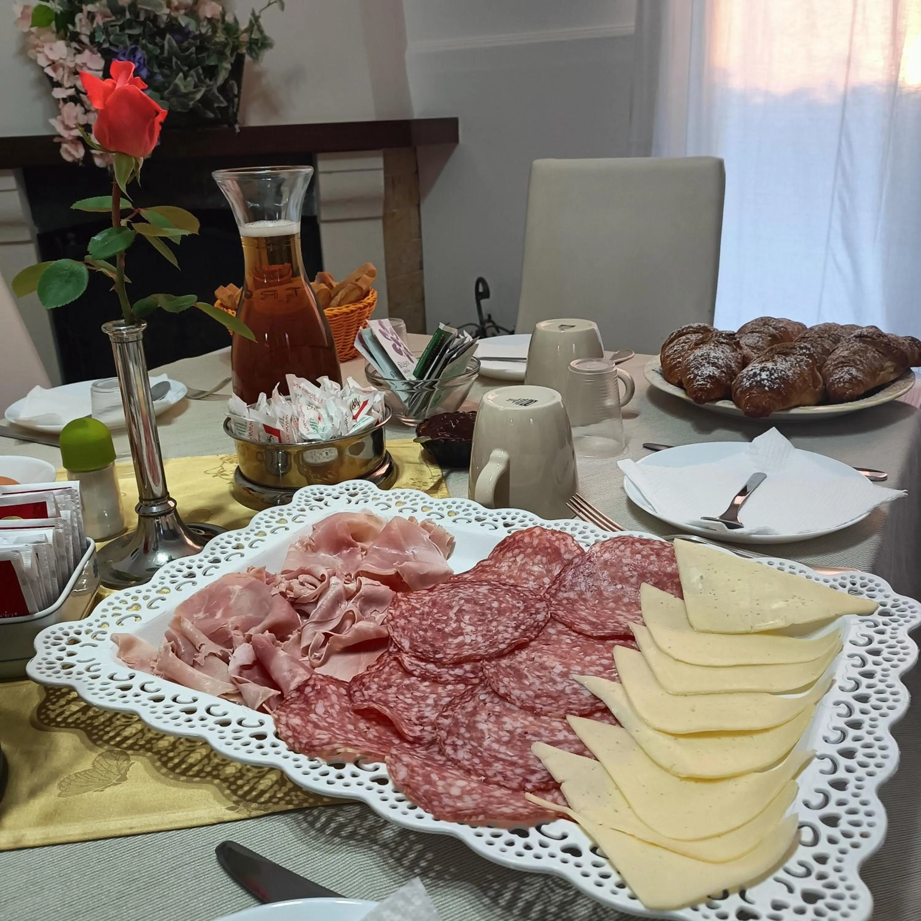 Food and drinks in B&B BOUTIQUE DI CHARME "ETNA-RELAX-NATURA"