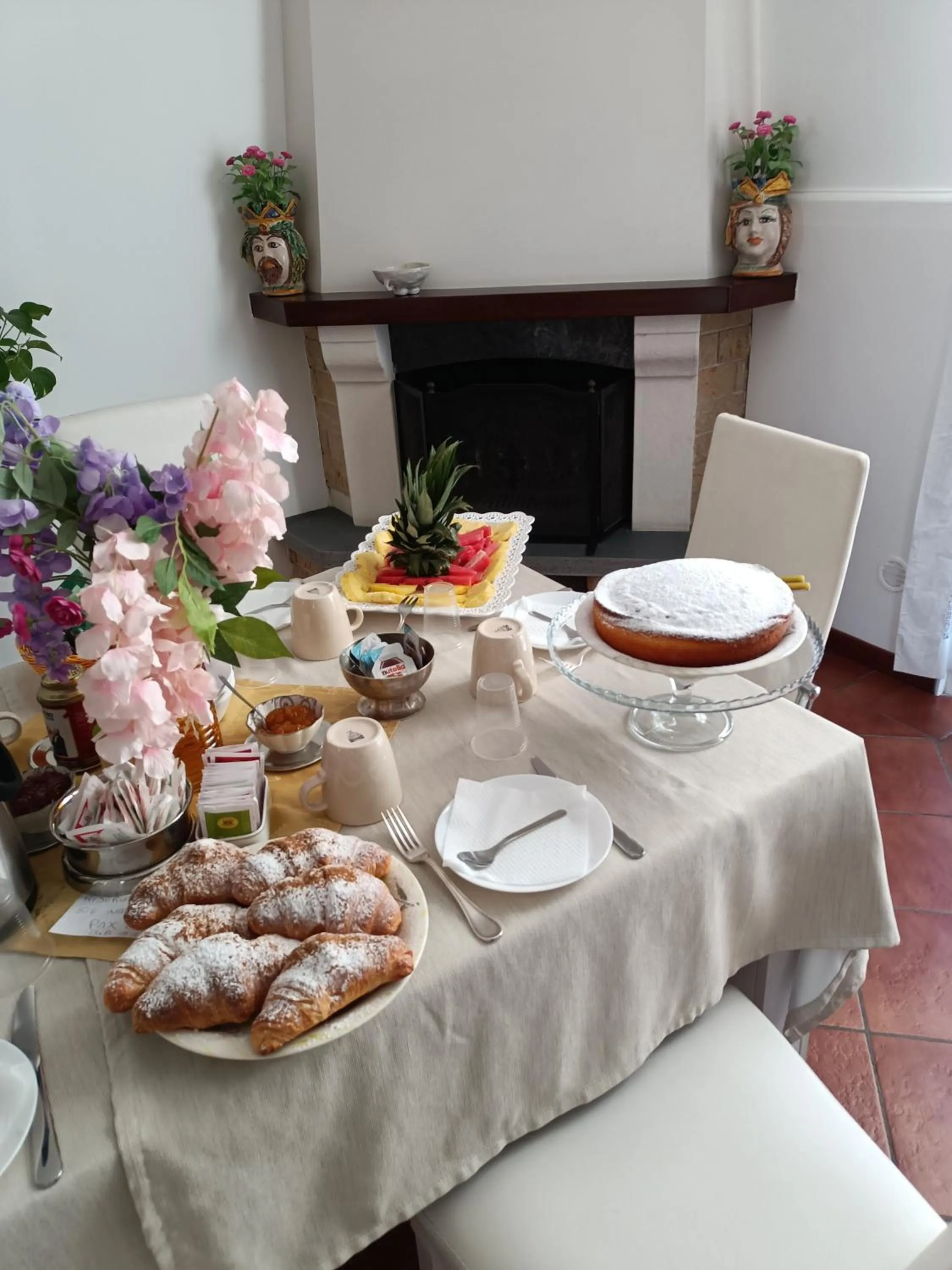 Food and drinks in B&B BOUTIQUE DI CHARME "ETNA-RELAX-NATURA"