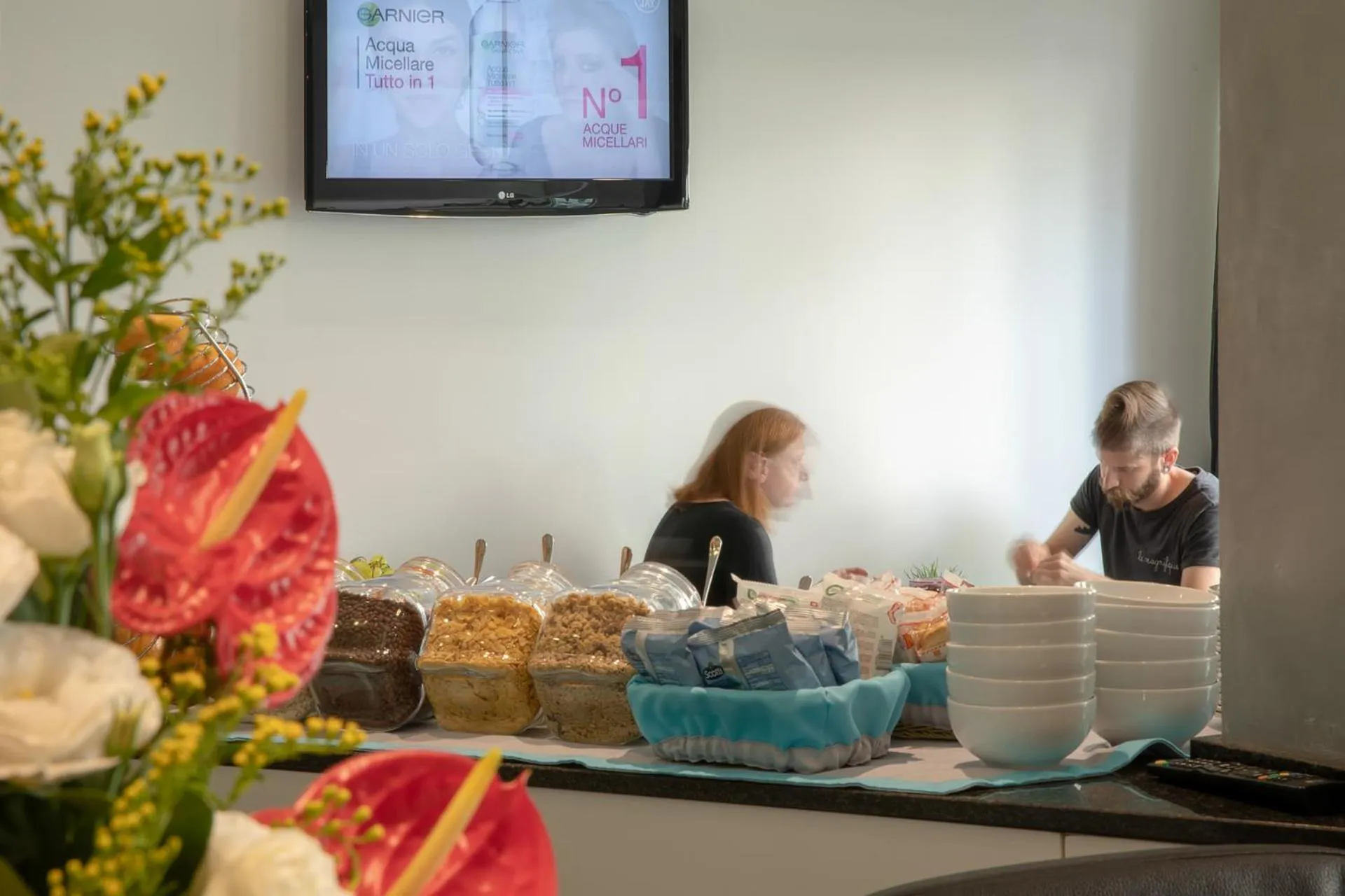 Communal lounge/ TV room in Gimmi Hotel