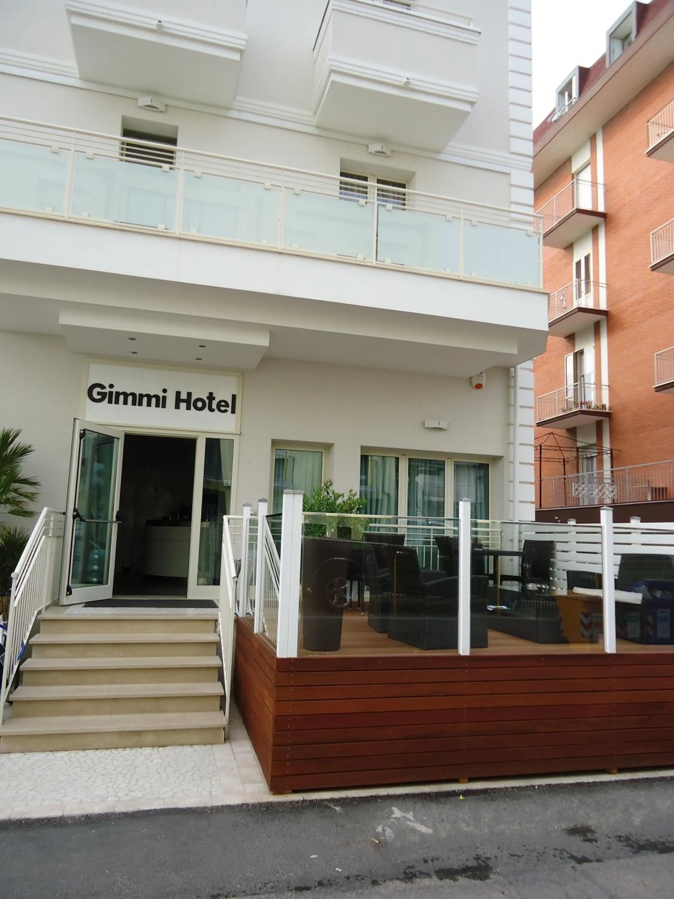 Facade/entrance in Gimmi Hotel