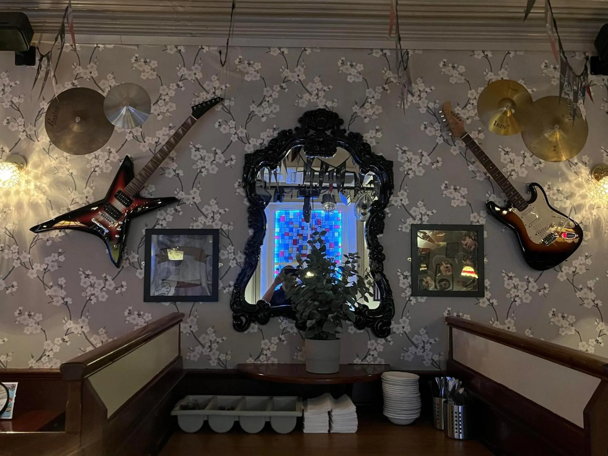 Restaurant/places to eat in The White Hart Hotel