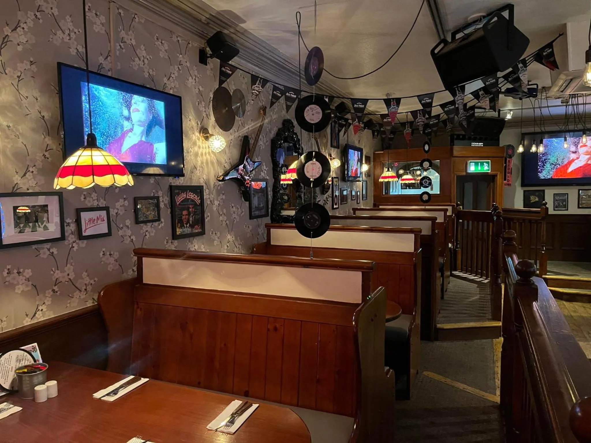 Restaurant/places to eat in The White Hart Hotel