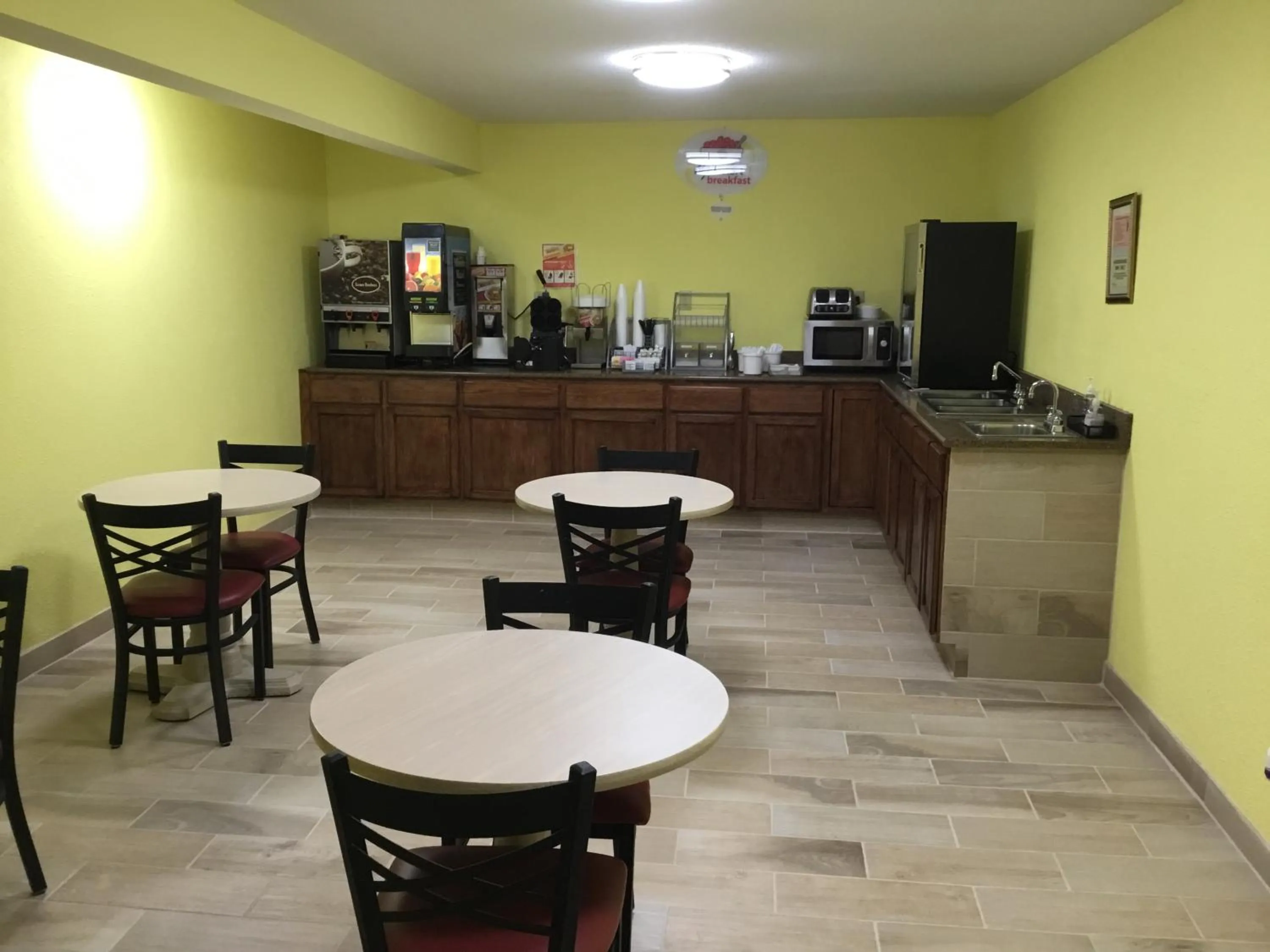 Continental breakfast in Super 8 by Wyndham Anamosa IA
