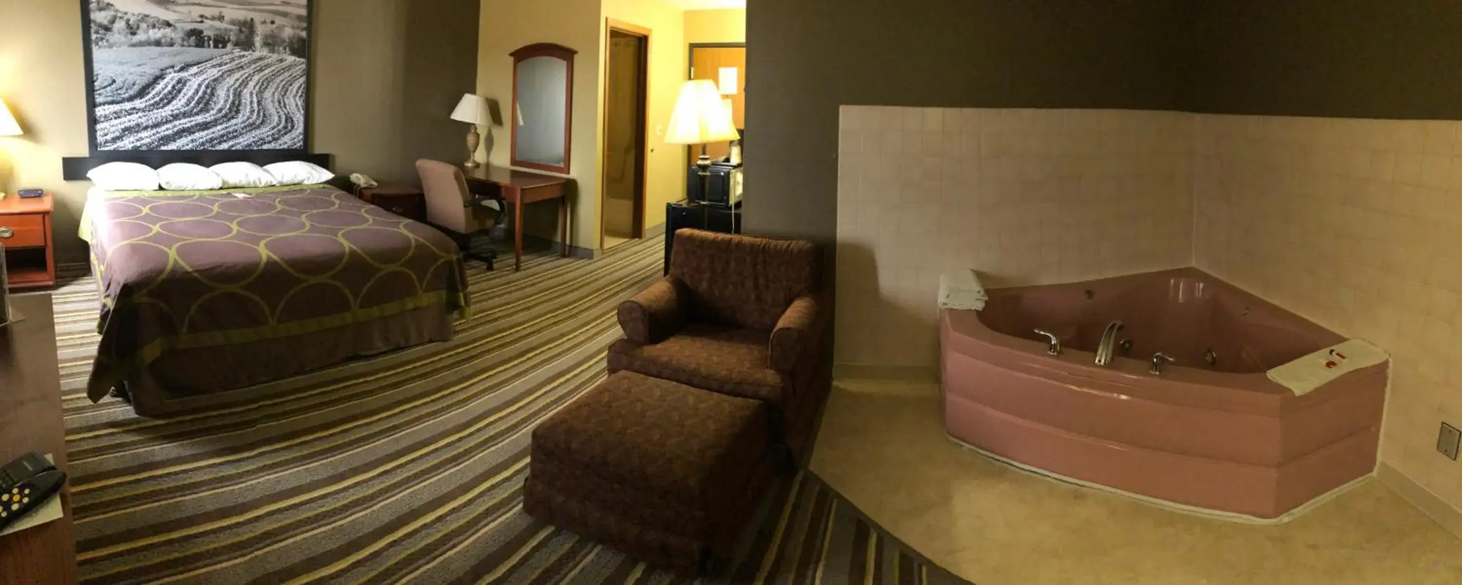 Guests, Bed in Super 8 by Wyndham Anamosa IA Guests, Bed in Super 8 by Wyndham Anamosa IA