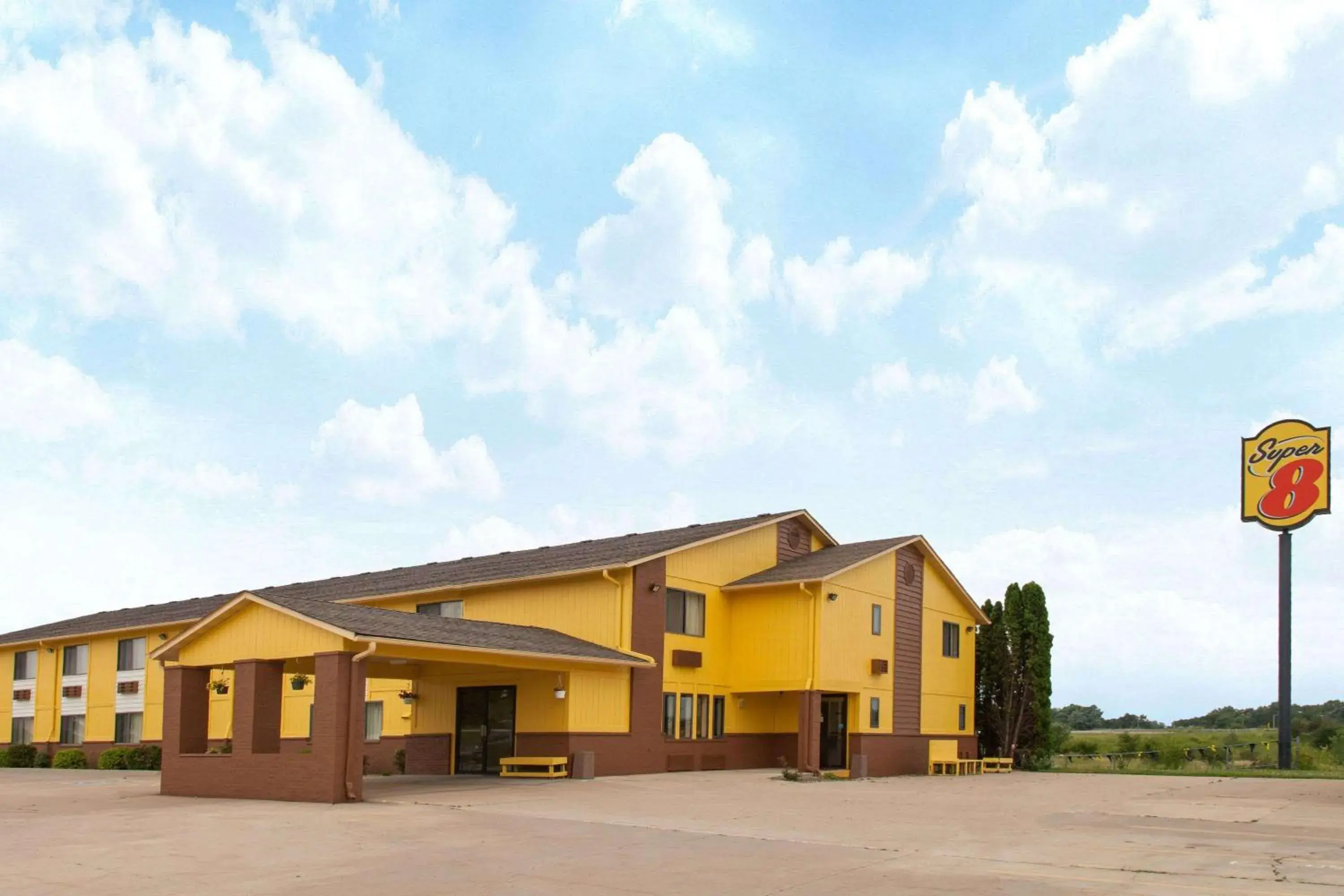 Property building in Super 8 by Wyndham Anamosa IA Property building in Super 8 by Wyndham Anamosa IA