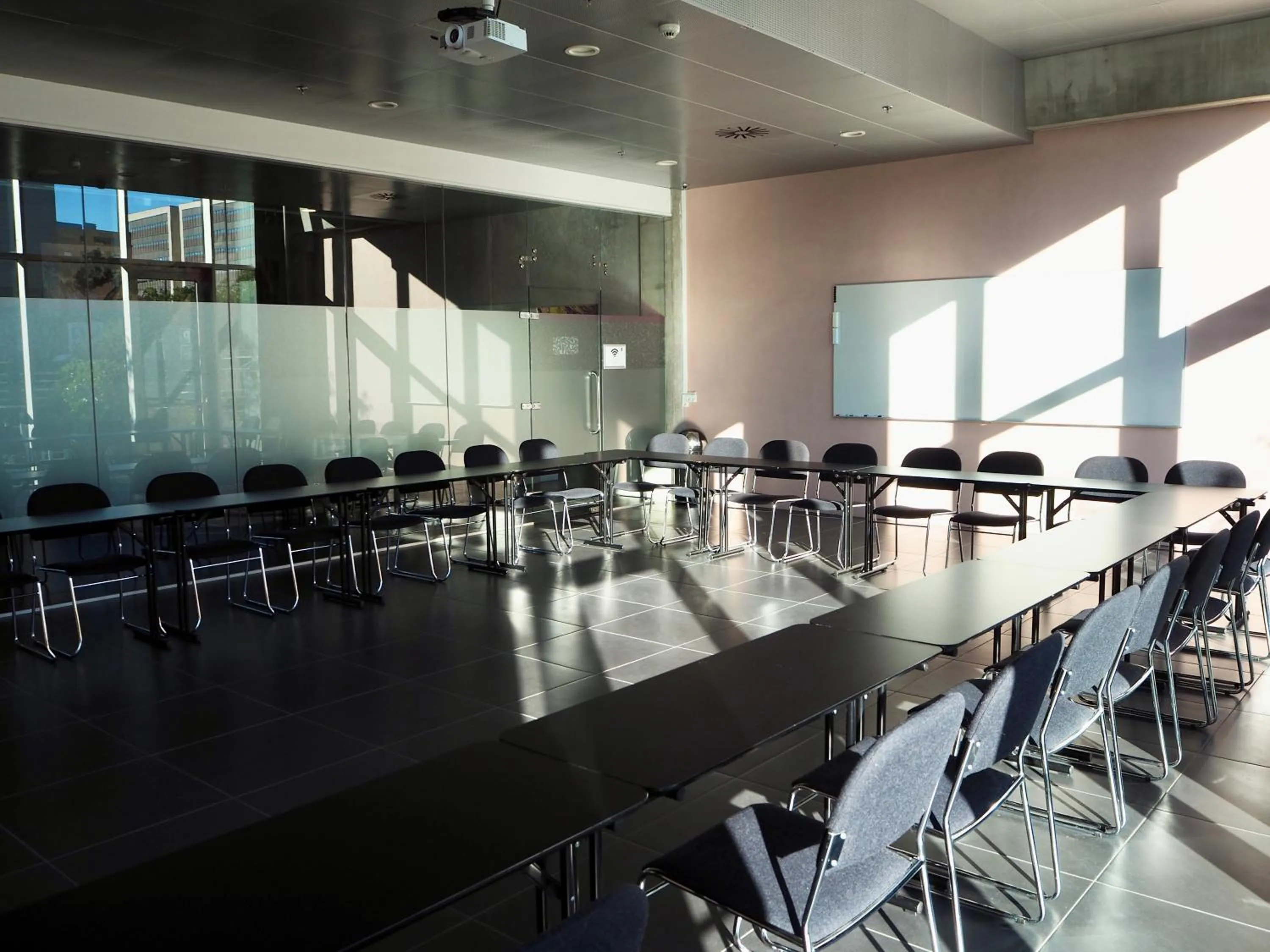 Business facilities in Cabinn Apartments