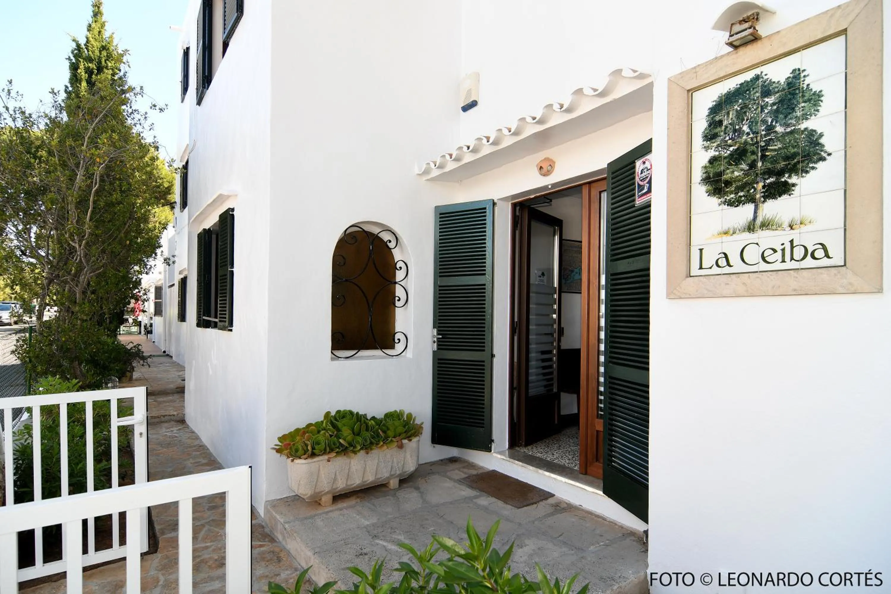 Facade/entrance in Hostal La Ceiba