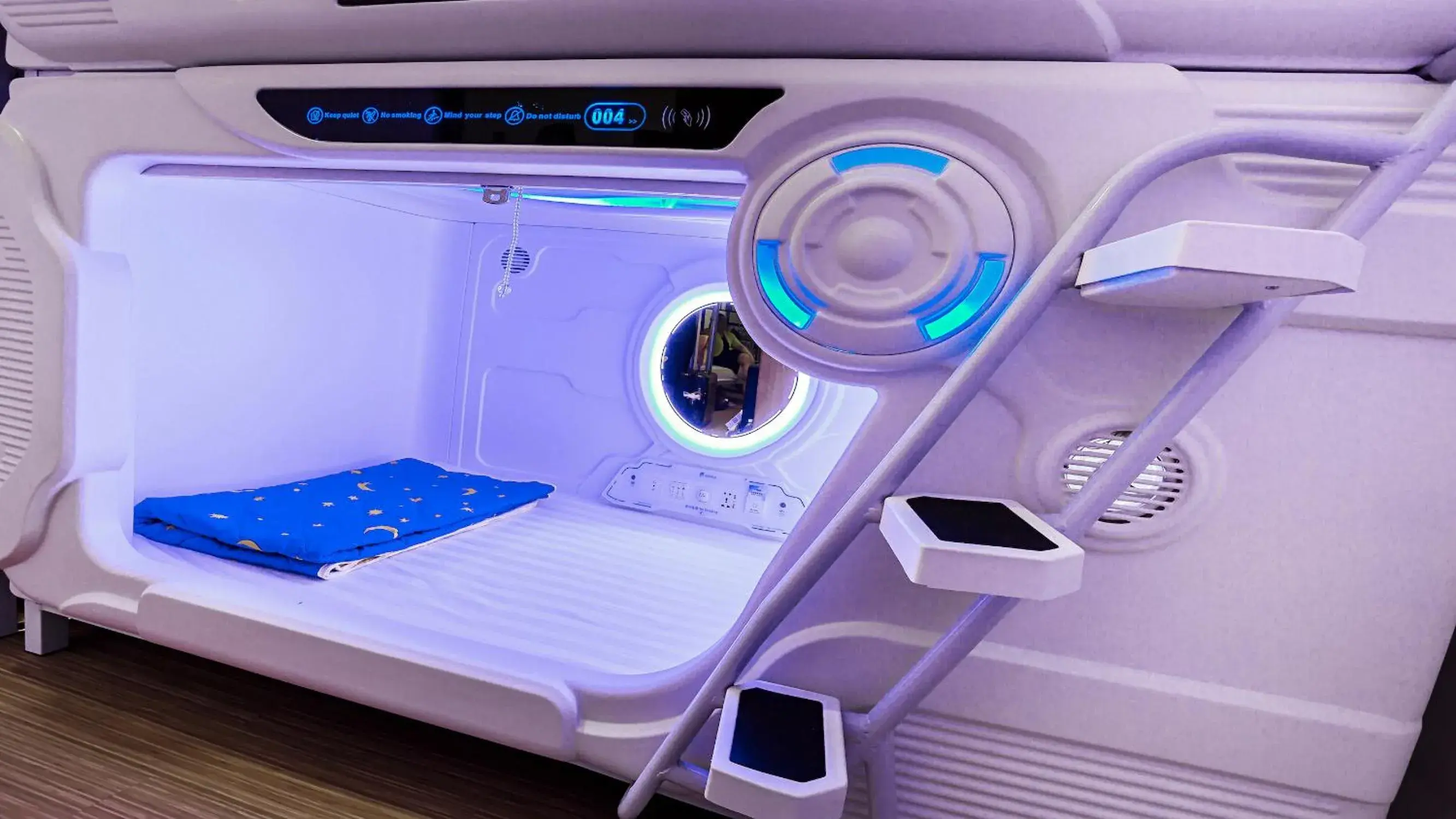 bunk bed in Spacepod@SG bunk bed in Spacepod@SG