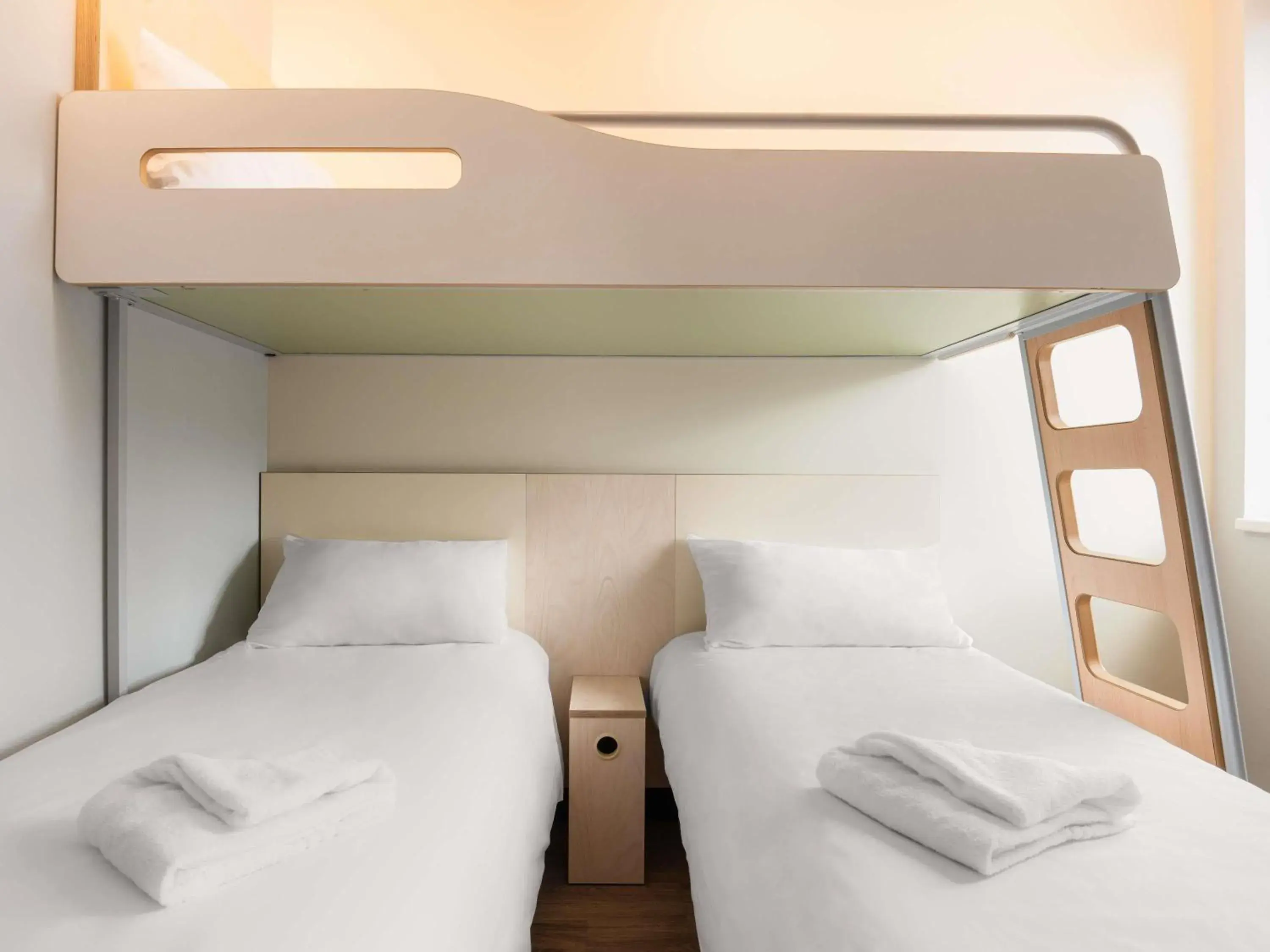 Bedroom, Bed in ibis budget Leuven Centrum Bedroom, Bed in ibis budget Leuven Centrum