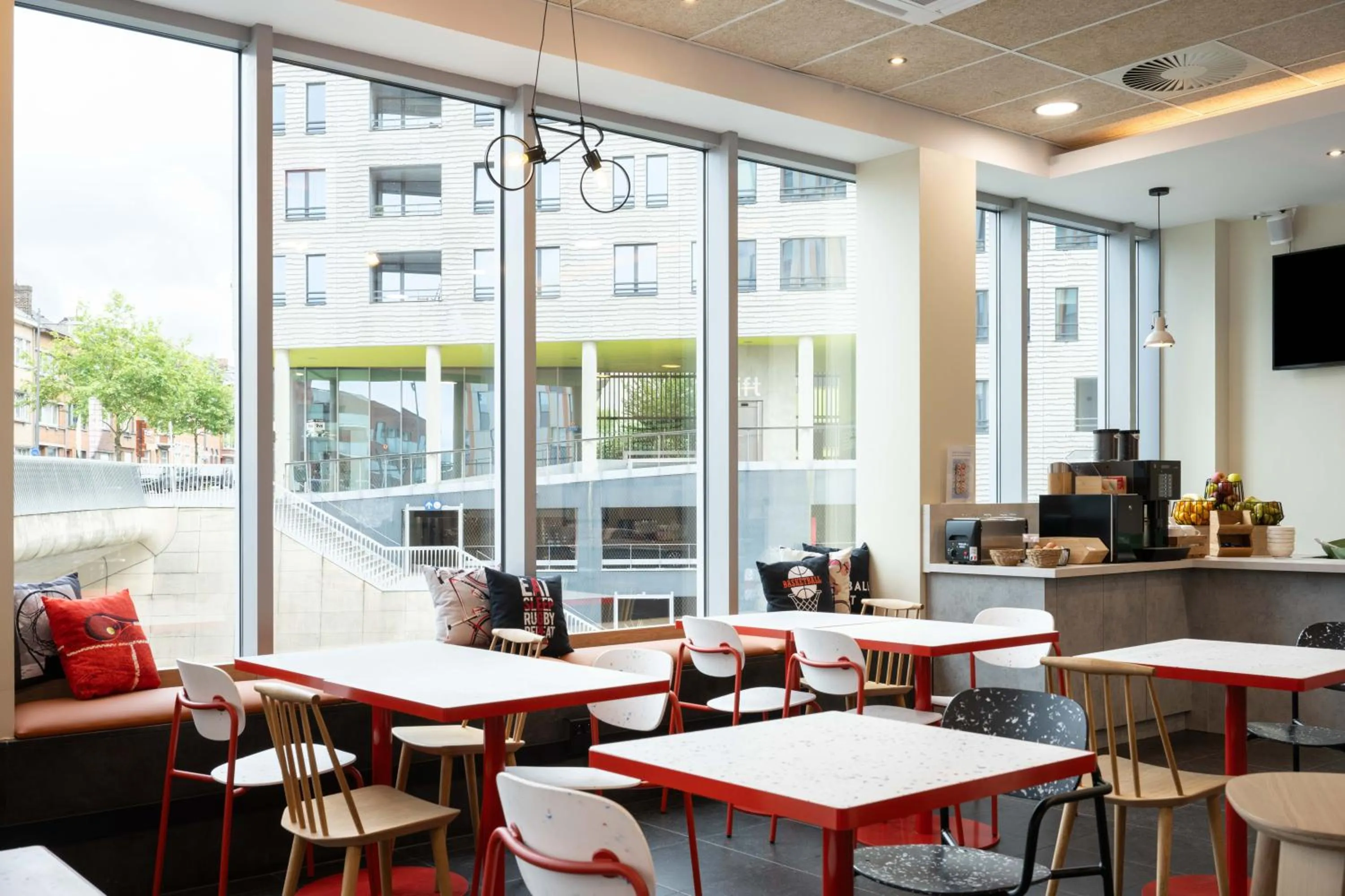 Buffet breakfast in ibis budget Leuven Centrum