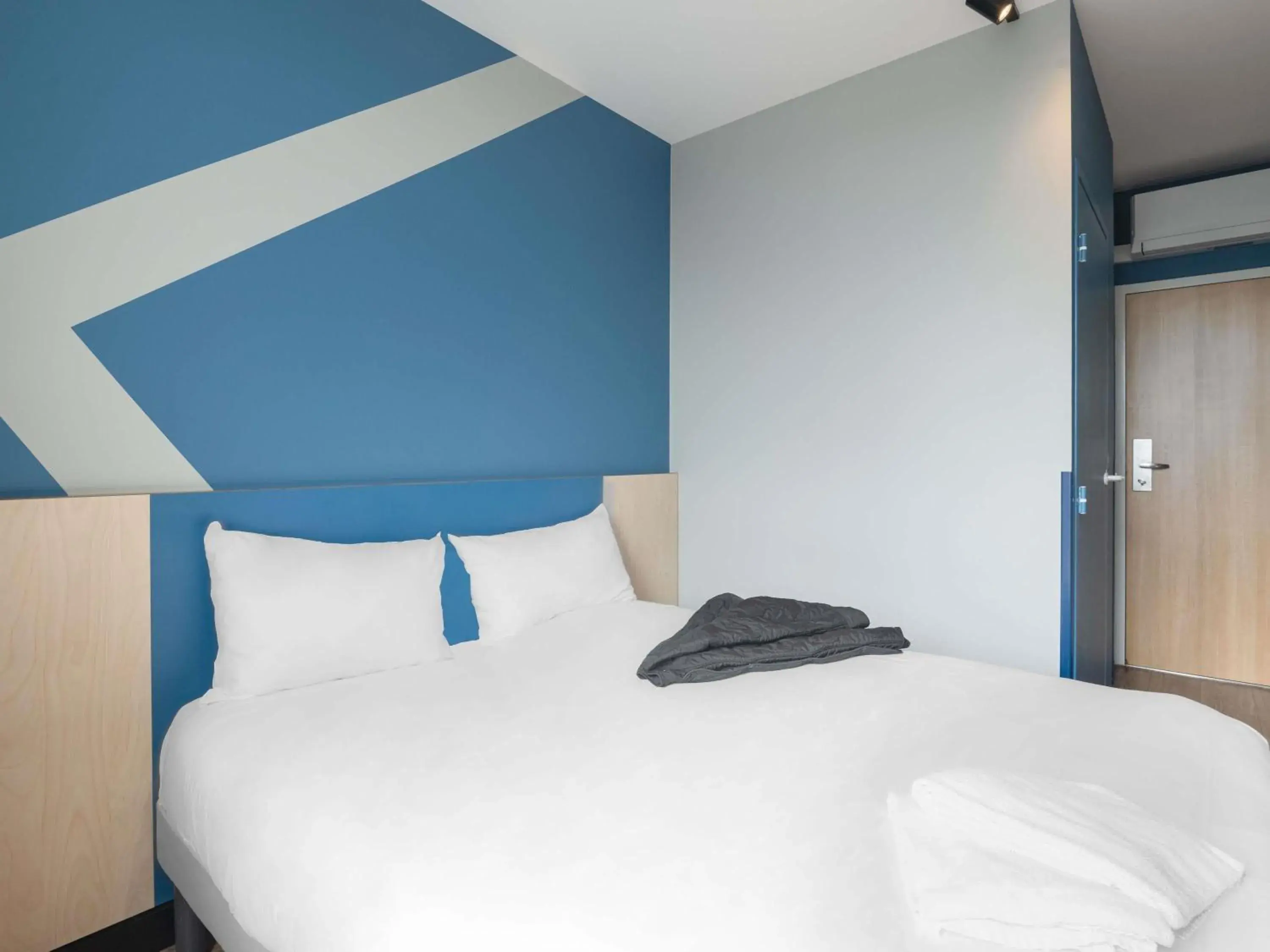Bedroom, Bed in ibis budget Leuven Centrum Bedroom, Bed in ibis budget Leuven Centrum