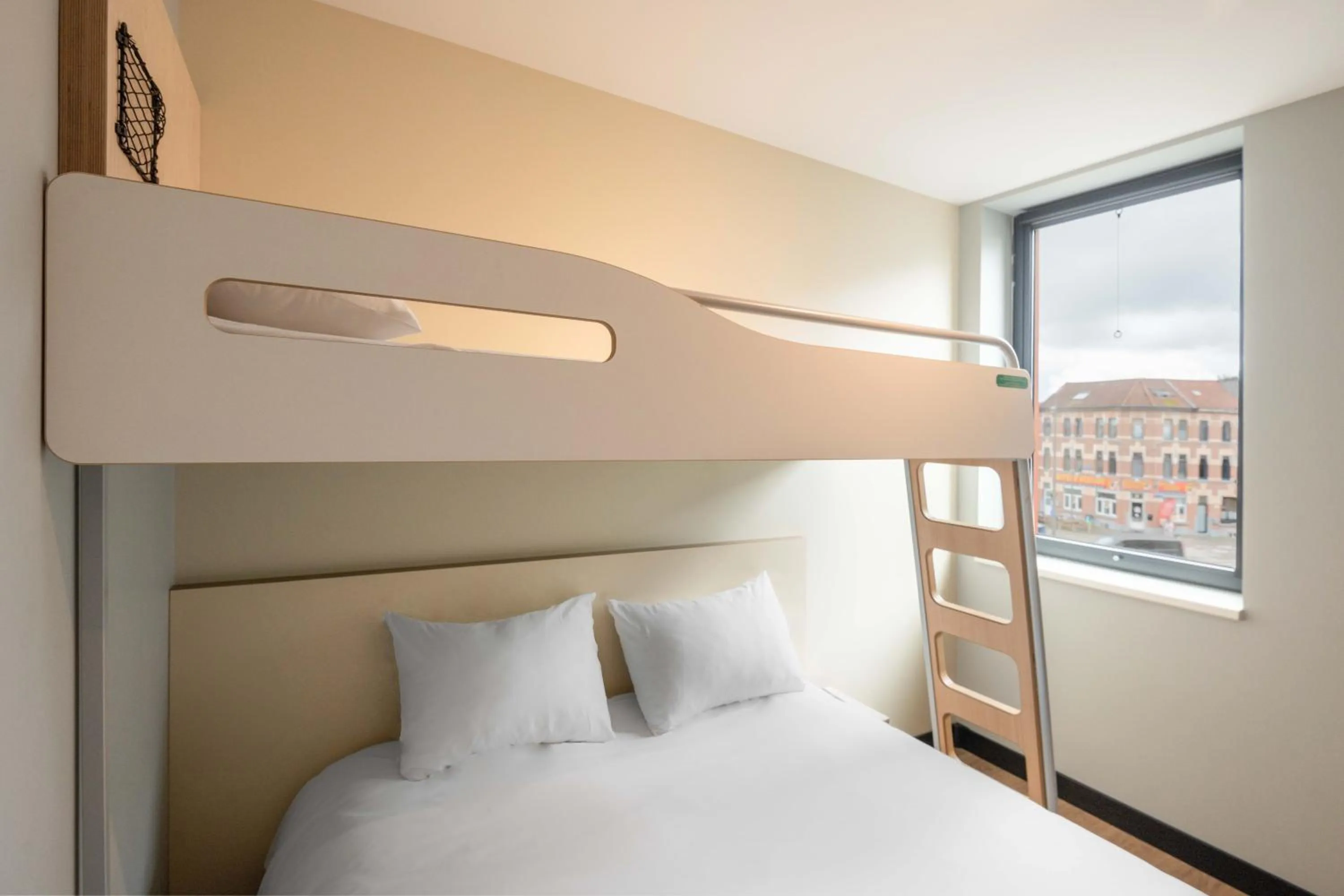 Bedroom, Bed in ibis budget Leuven Centrum