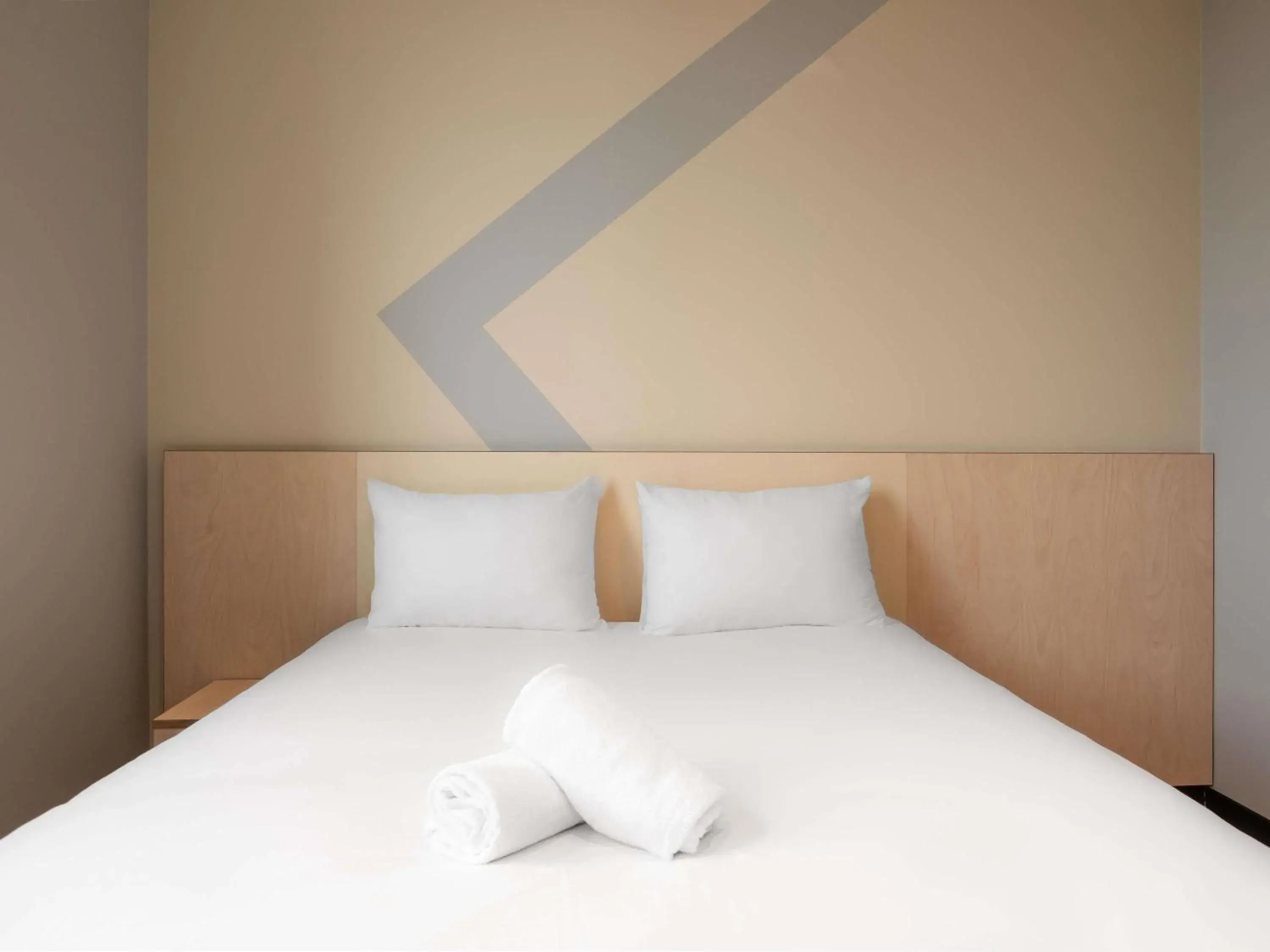 Bedroom, Bed in ibis budget Leuven Centrum Bedroom, Bed in ibis budget Leuven Centrum