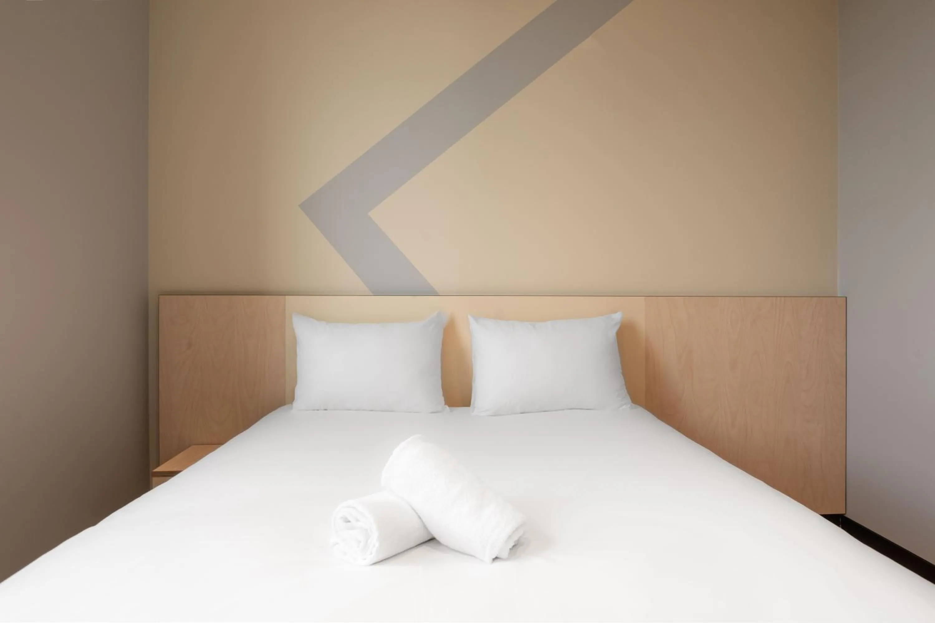 Bedroom, Bed in ibis budget Leuven Centrum