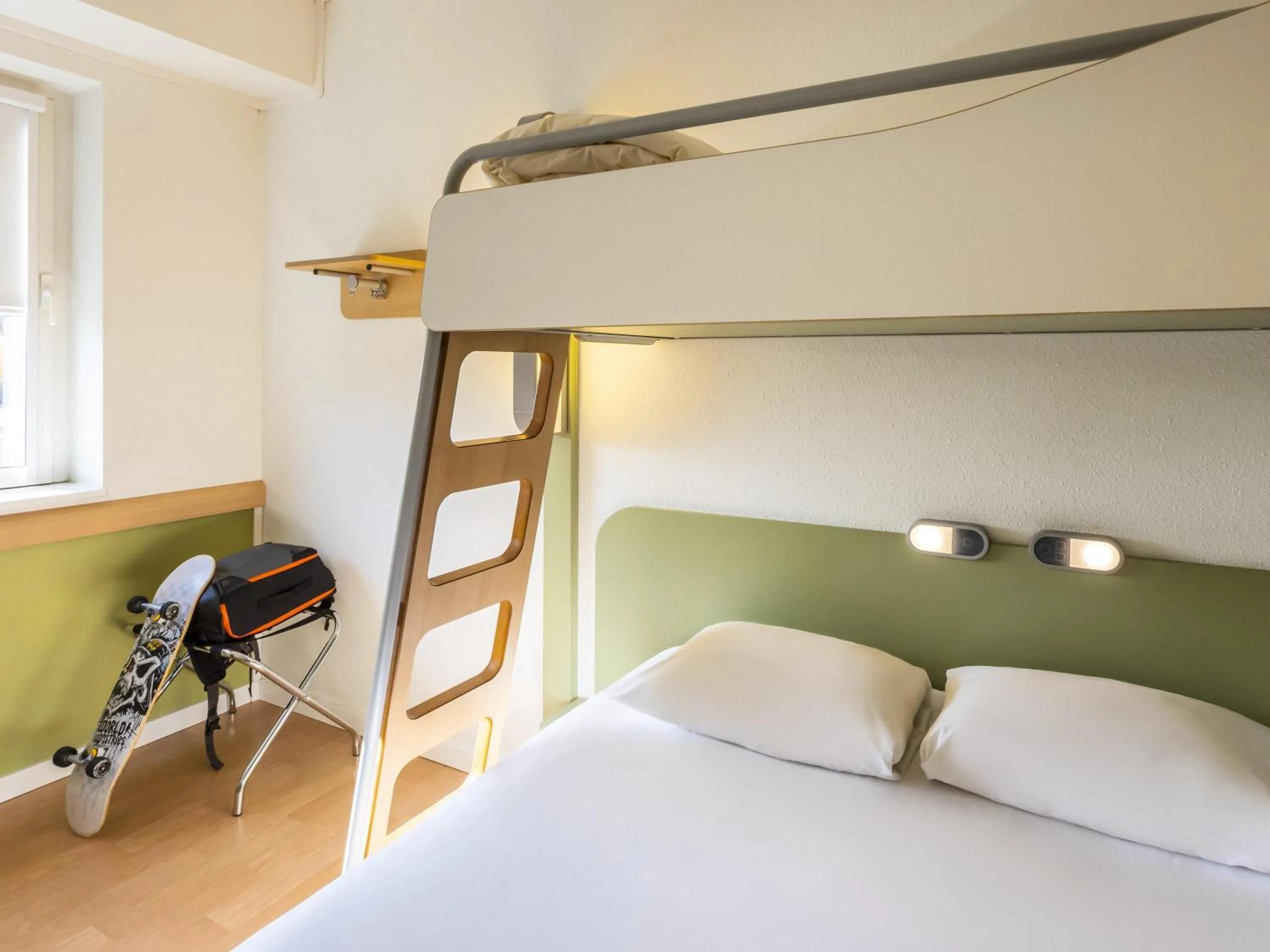 Bedroom, Bed in ibis budget Antwerpen Centraal Station
