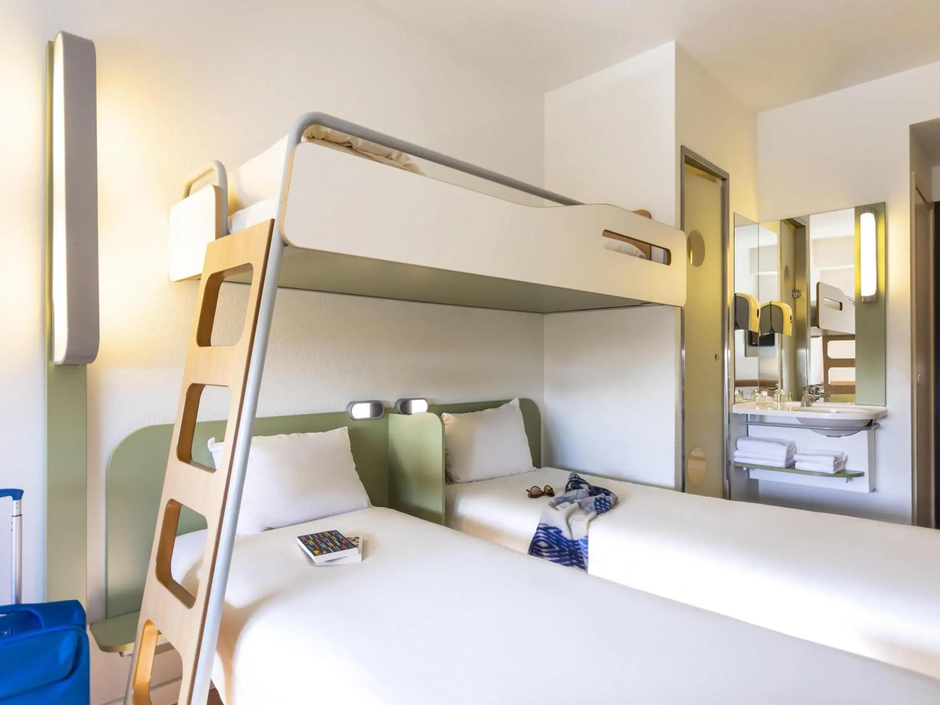 Bedroom, Bed in ibis budget Antwerpen Centraal Station Bedroom, Bed in ibis budget Antwerpen Centraal Station