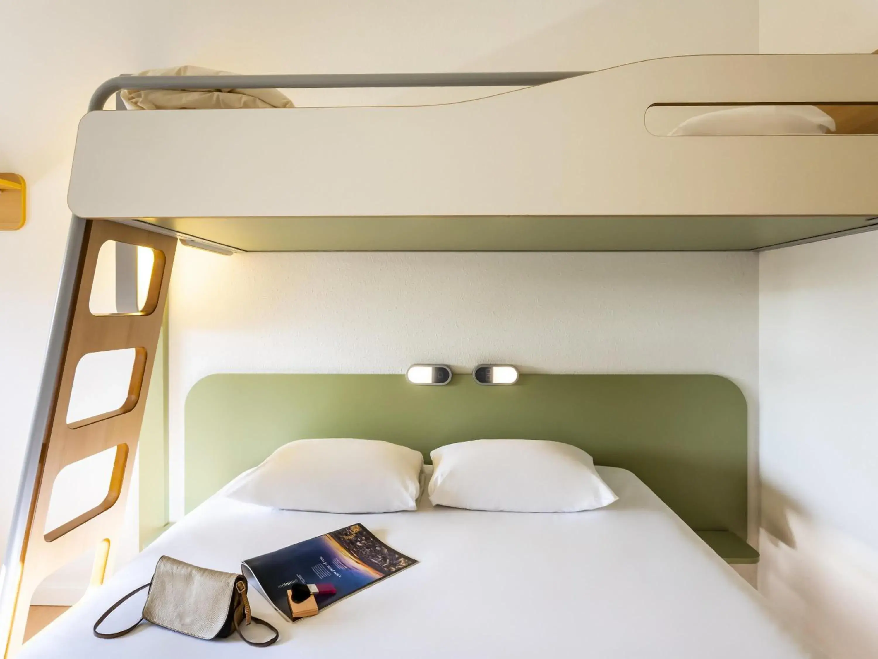 Bedroom, Bed in ibis budget Antwerpen Centraal Station Bedroom, Bed in ibis budget Antwerpen Centraal Station