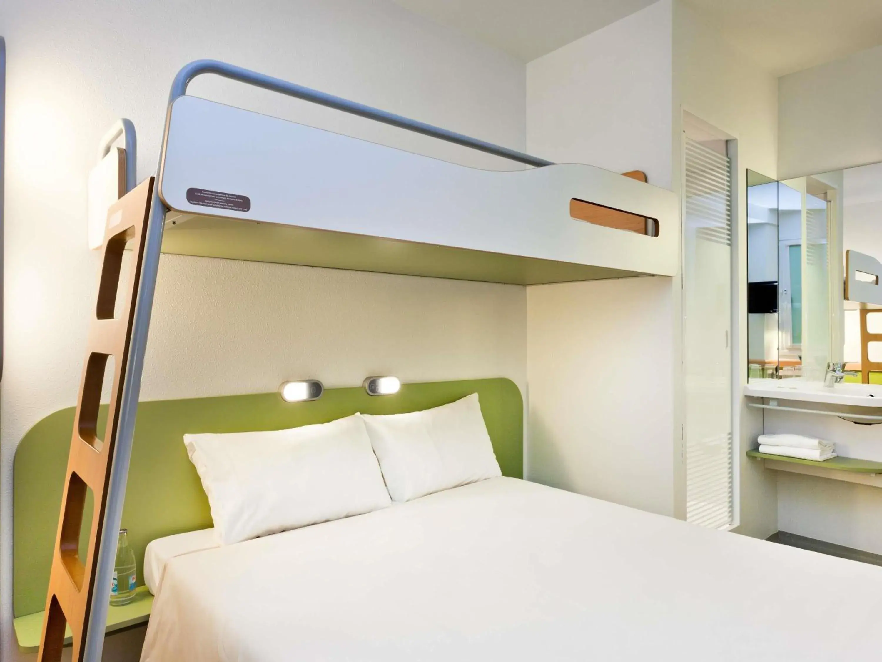 Triple Room with One Double Bed and One Bunk Bed in ibis budget Antwerpen Port Triple Room with One Double Bed and One Bunk Bed in ibis budget Antwerpen Port