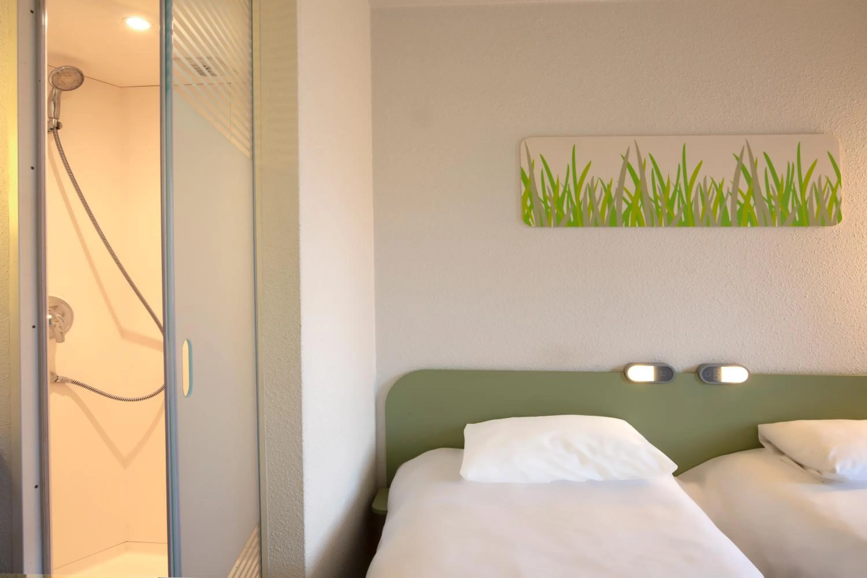 Bathroom, Bed in ibis budget Antwerpen Port
