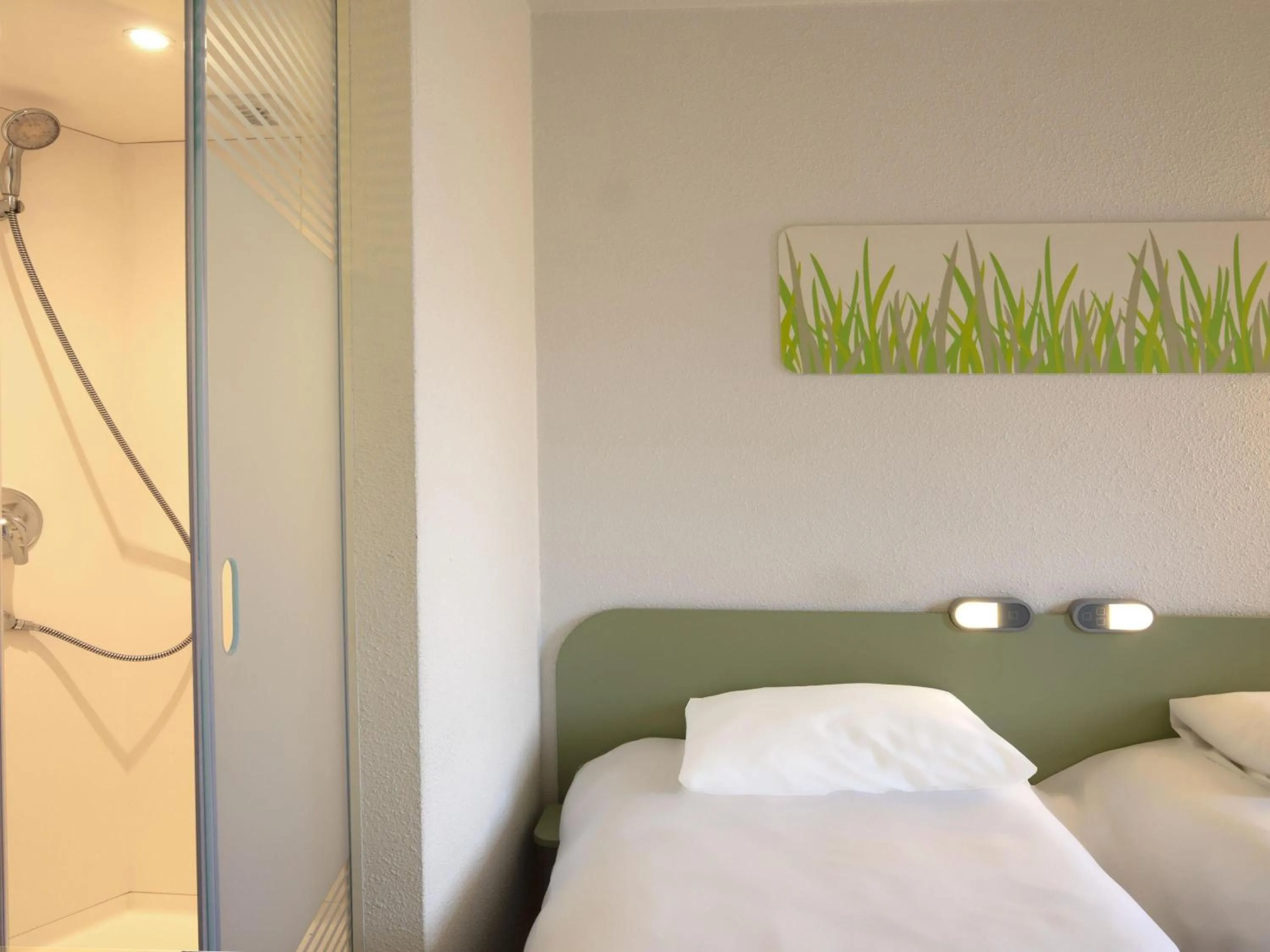 Bedroom, Bed in ibis budget Antwerpen Port