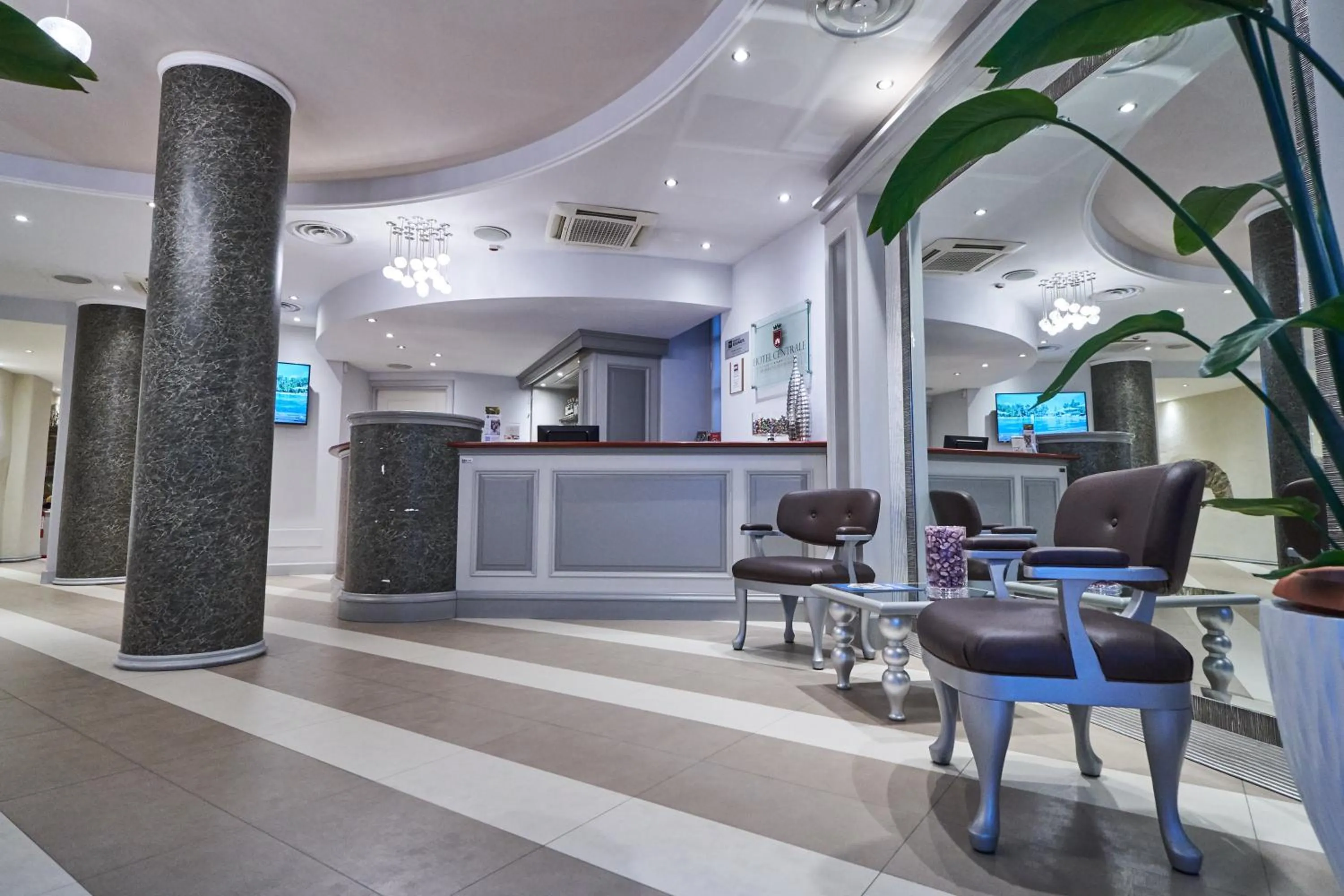Lobby or reception in Hotel Centrale Best Western Signature Collection