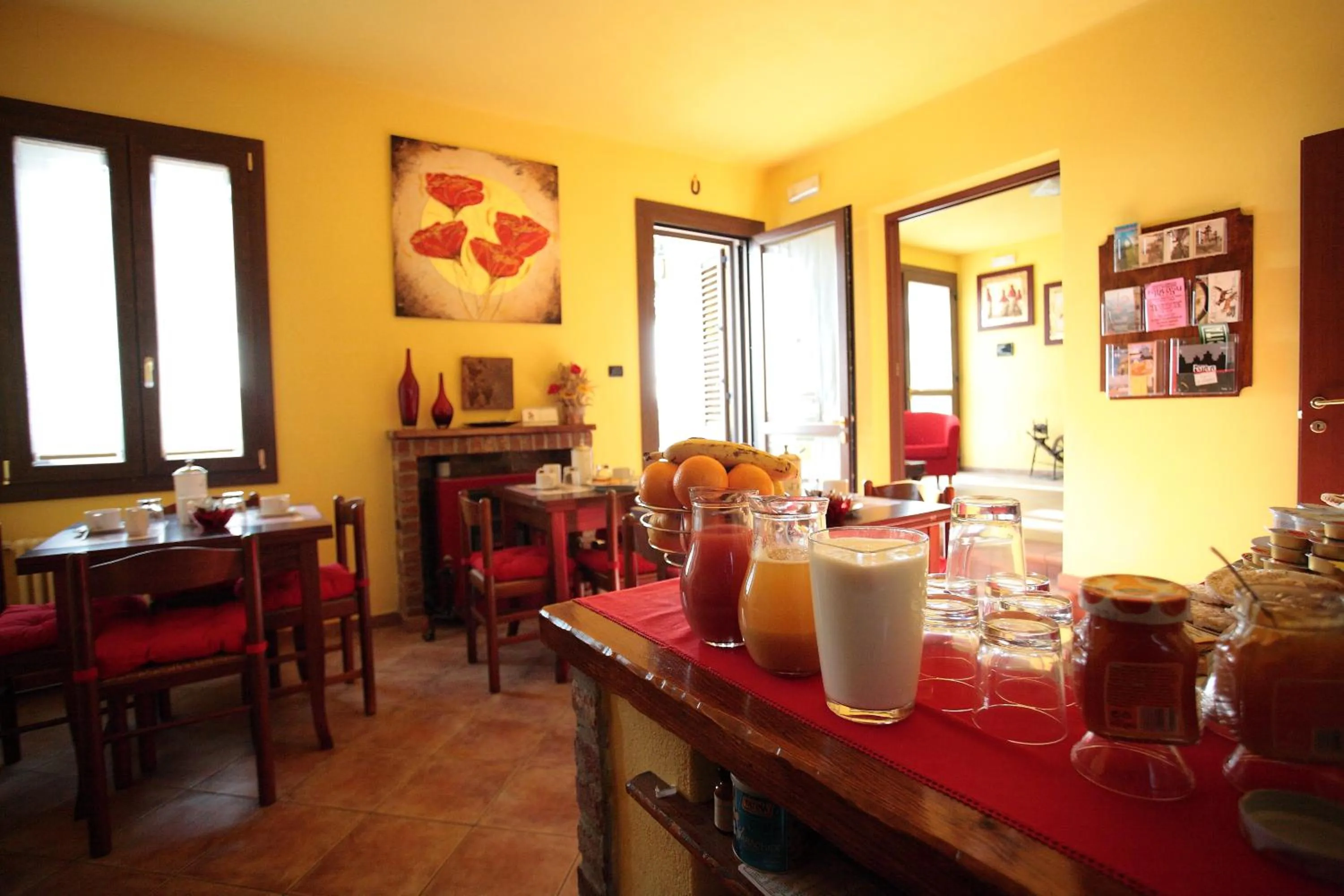Kitchen or kitchenette in Casa di Campagna B&B La Corte Ferrara