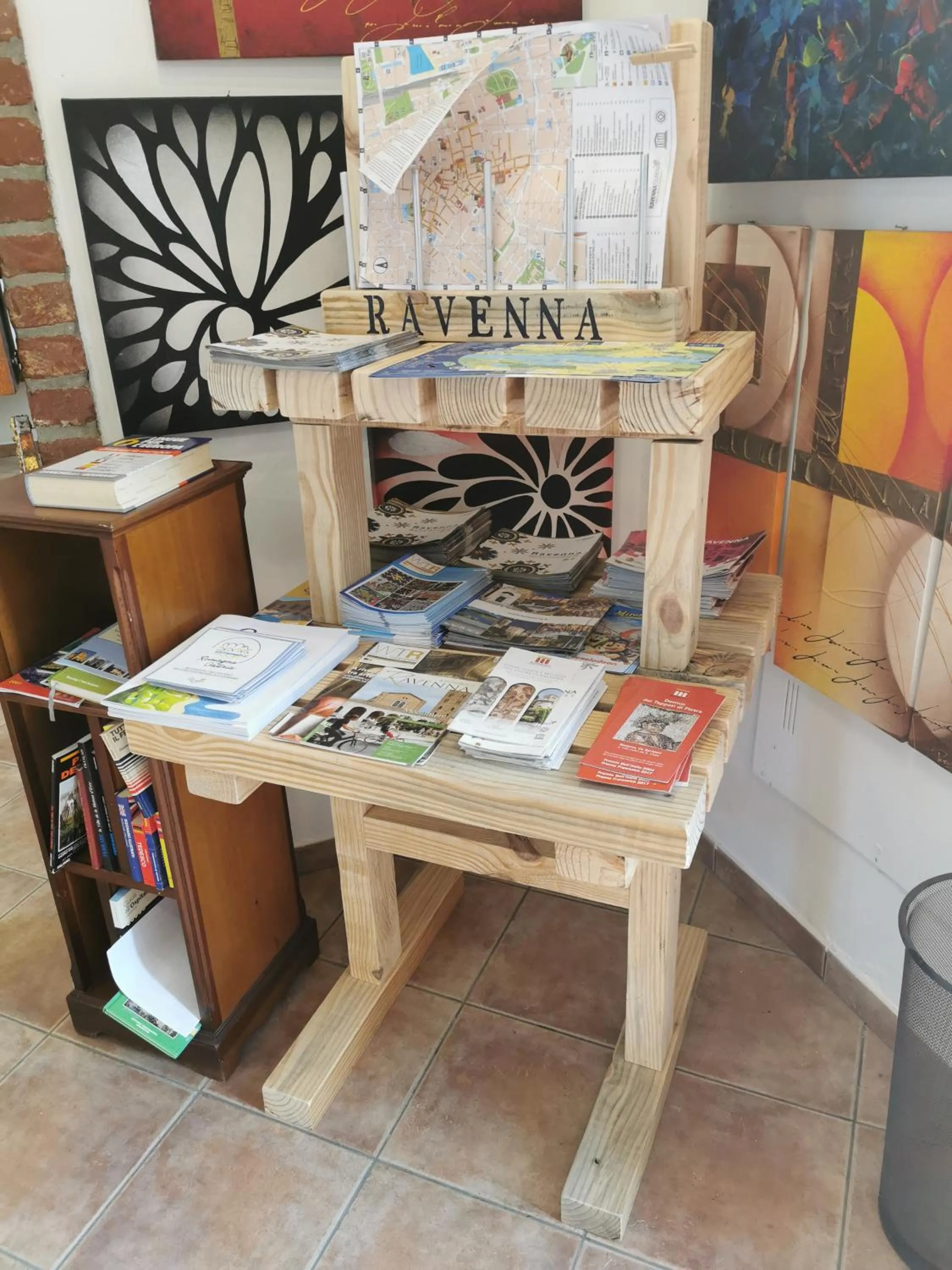 Library in Casa di Campagna B&B La Corte Ferrara