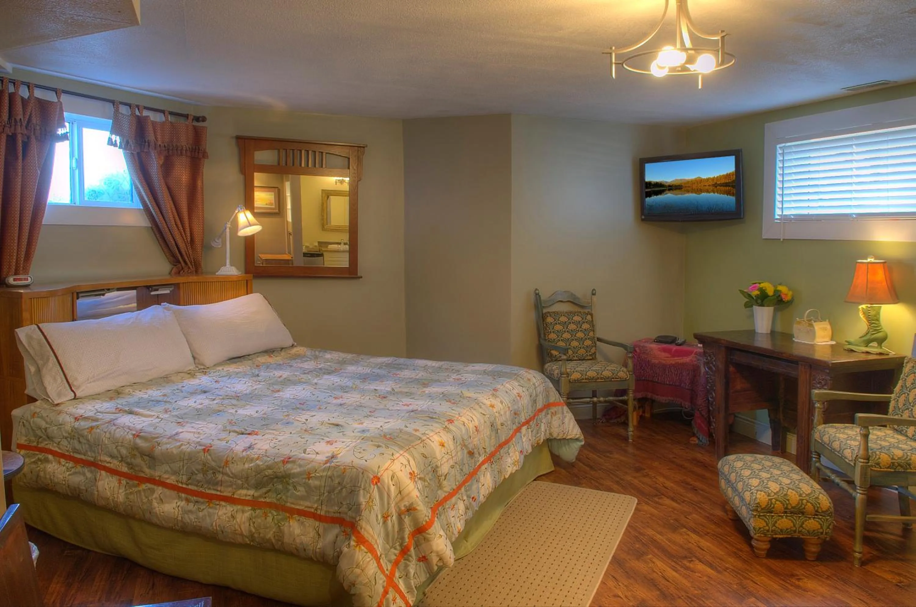 Bed in Heartwood Inn