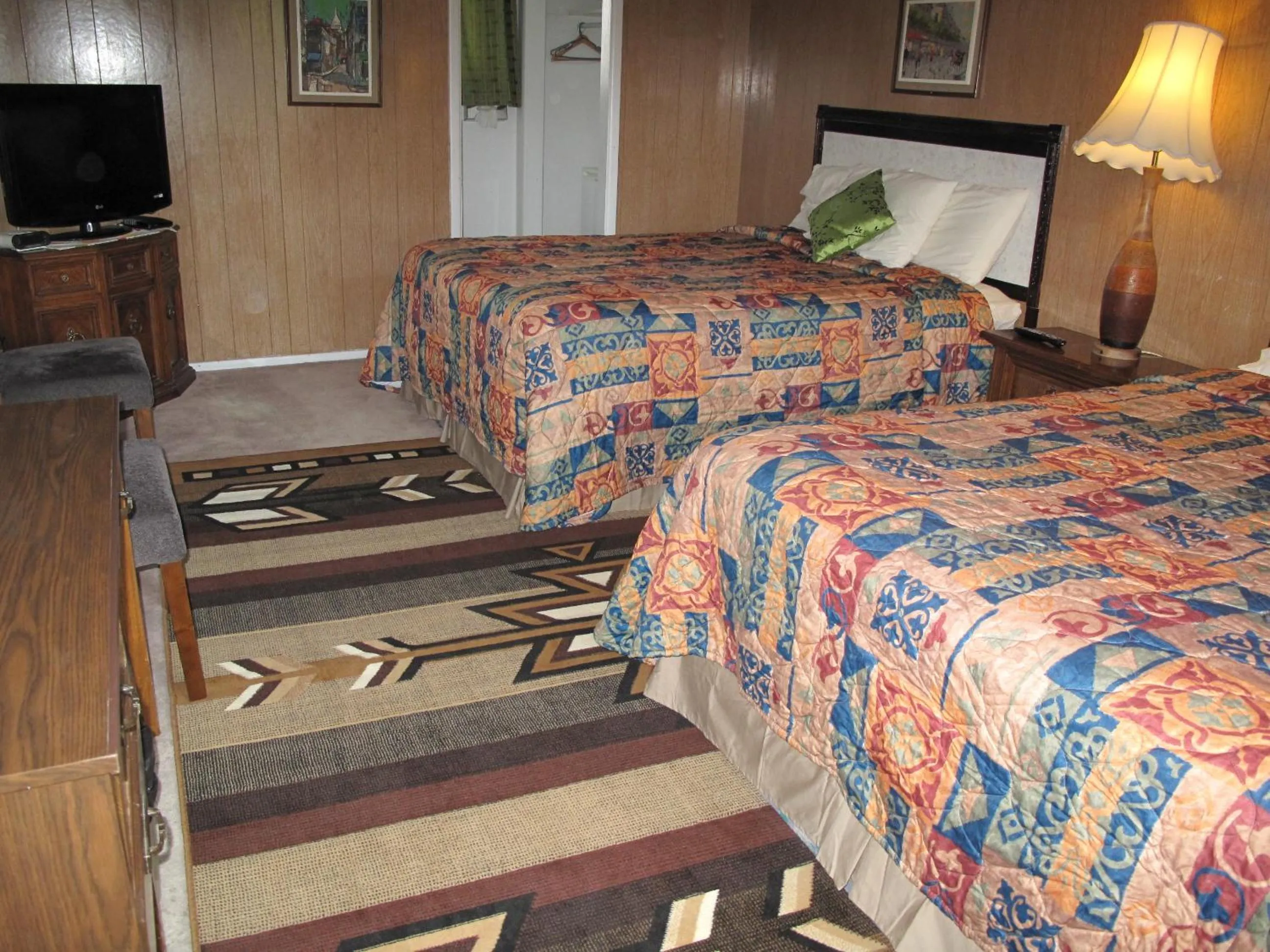 Photo of the whole room in Blue Mountain Motel