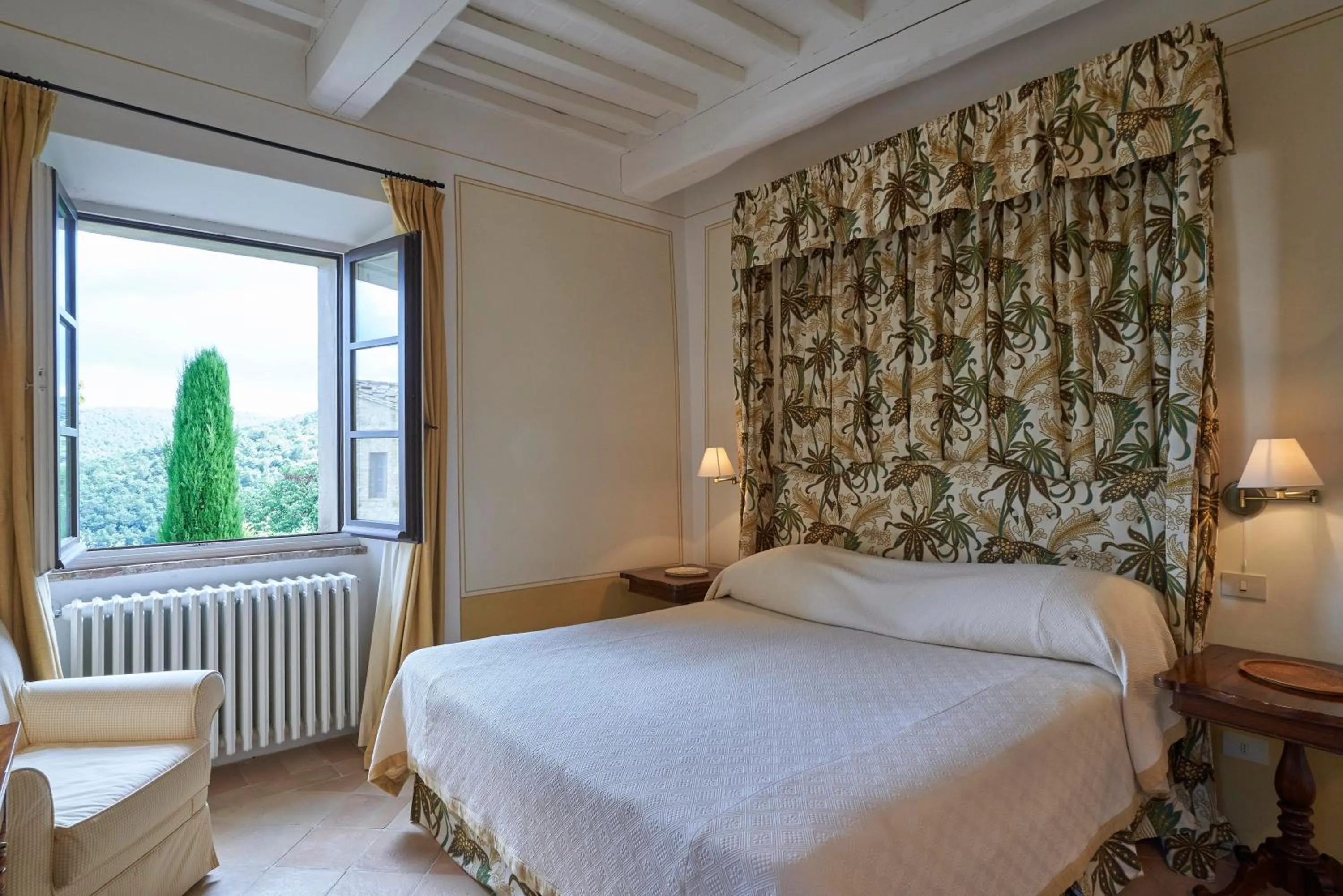 Bed in Castello di Fighine