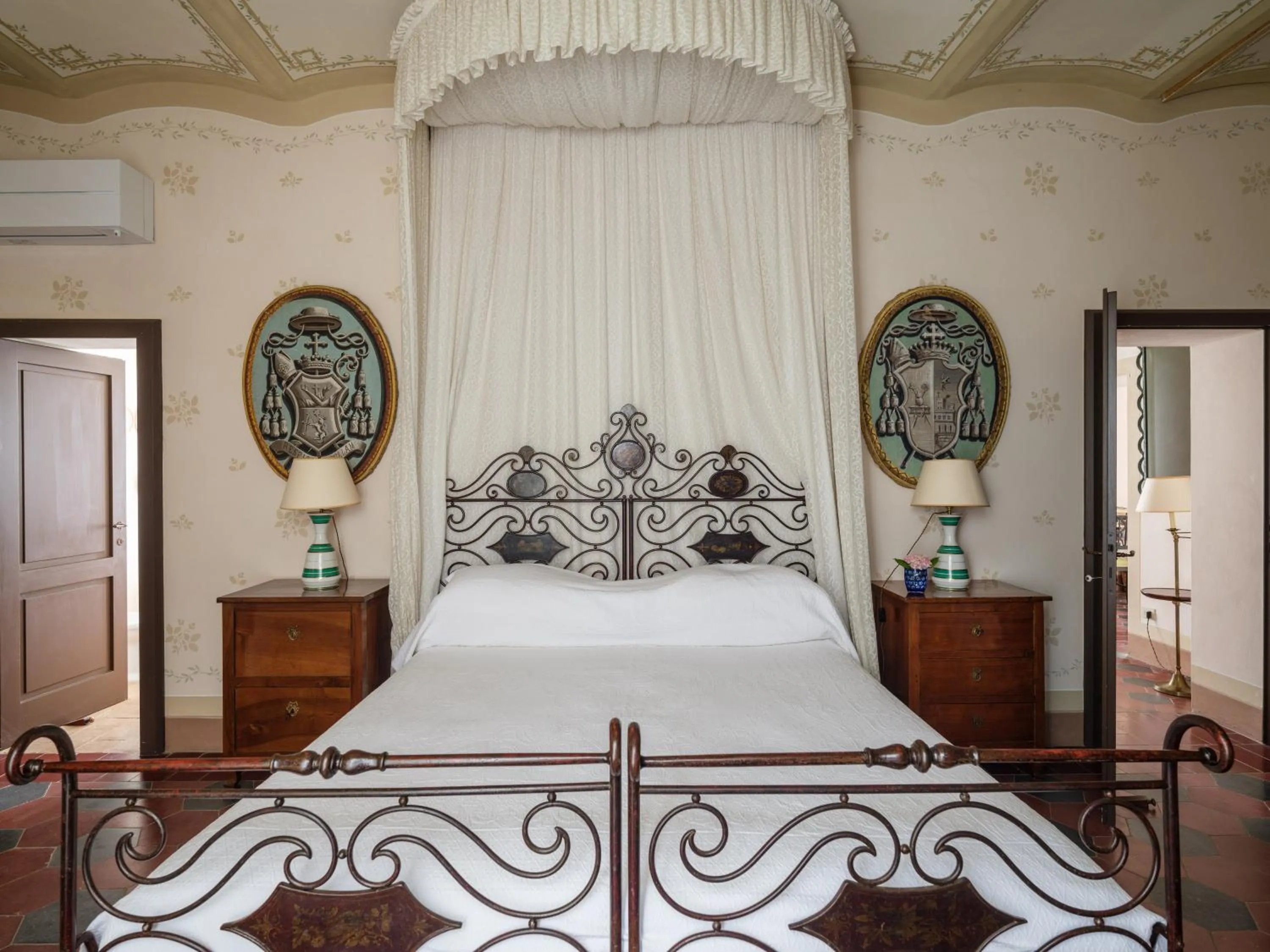 Bed in Castello di Fighine