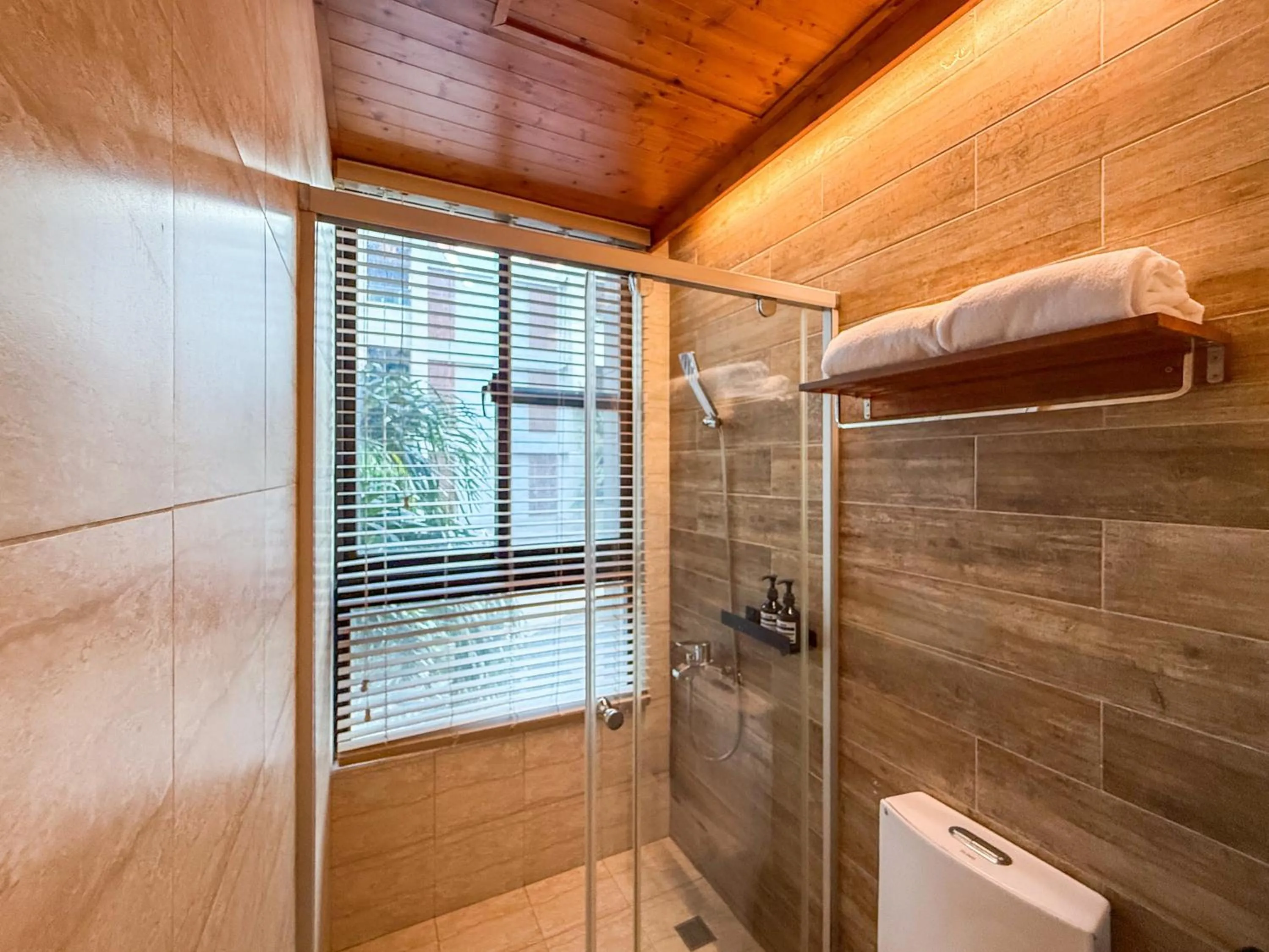 Shower in 嬉安平 Si Anping by Hotel Si