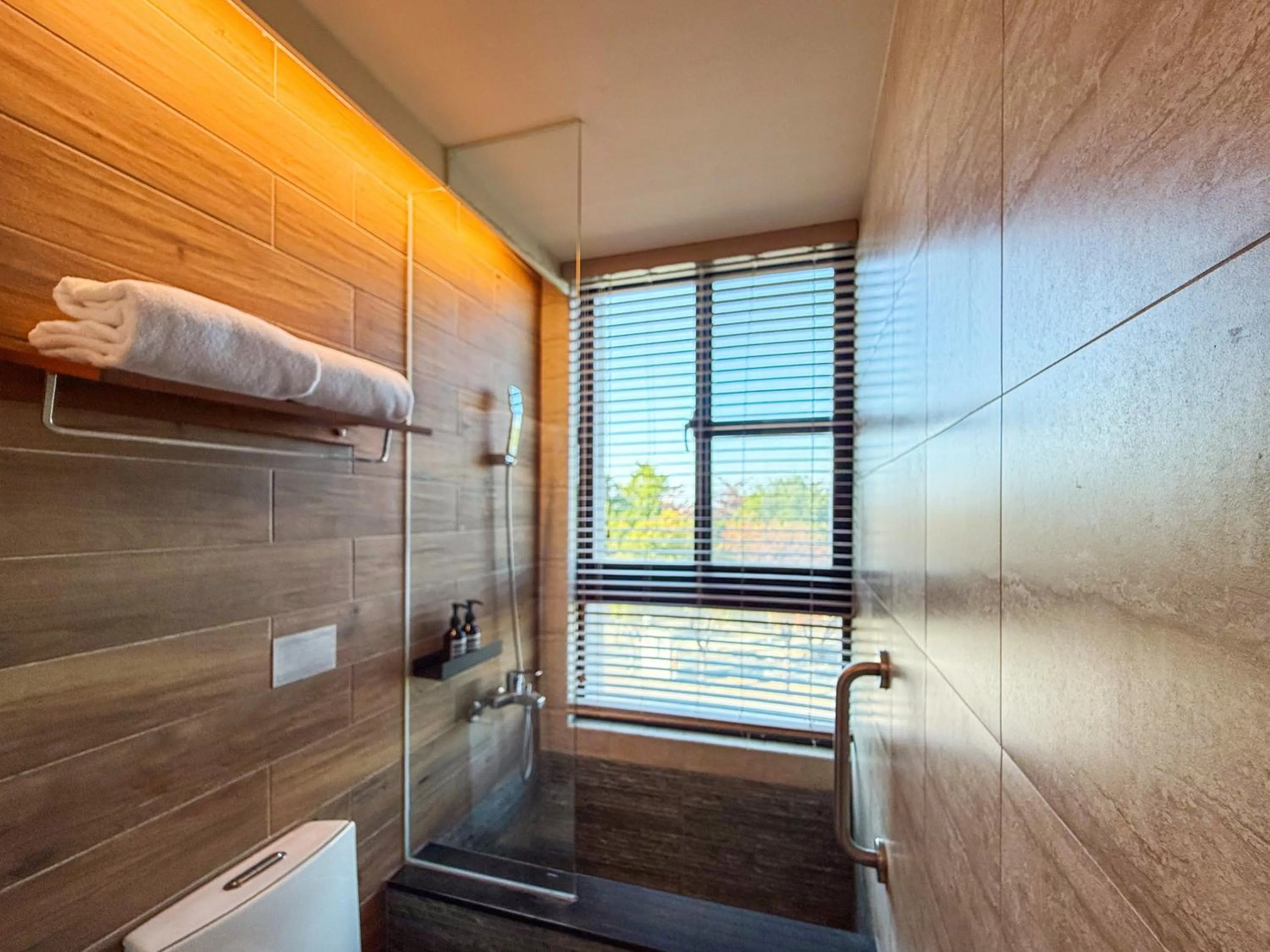 Bathroom, Bed in 嬉安平 Si Anping by Hotel Si