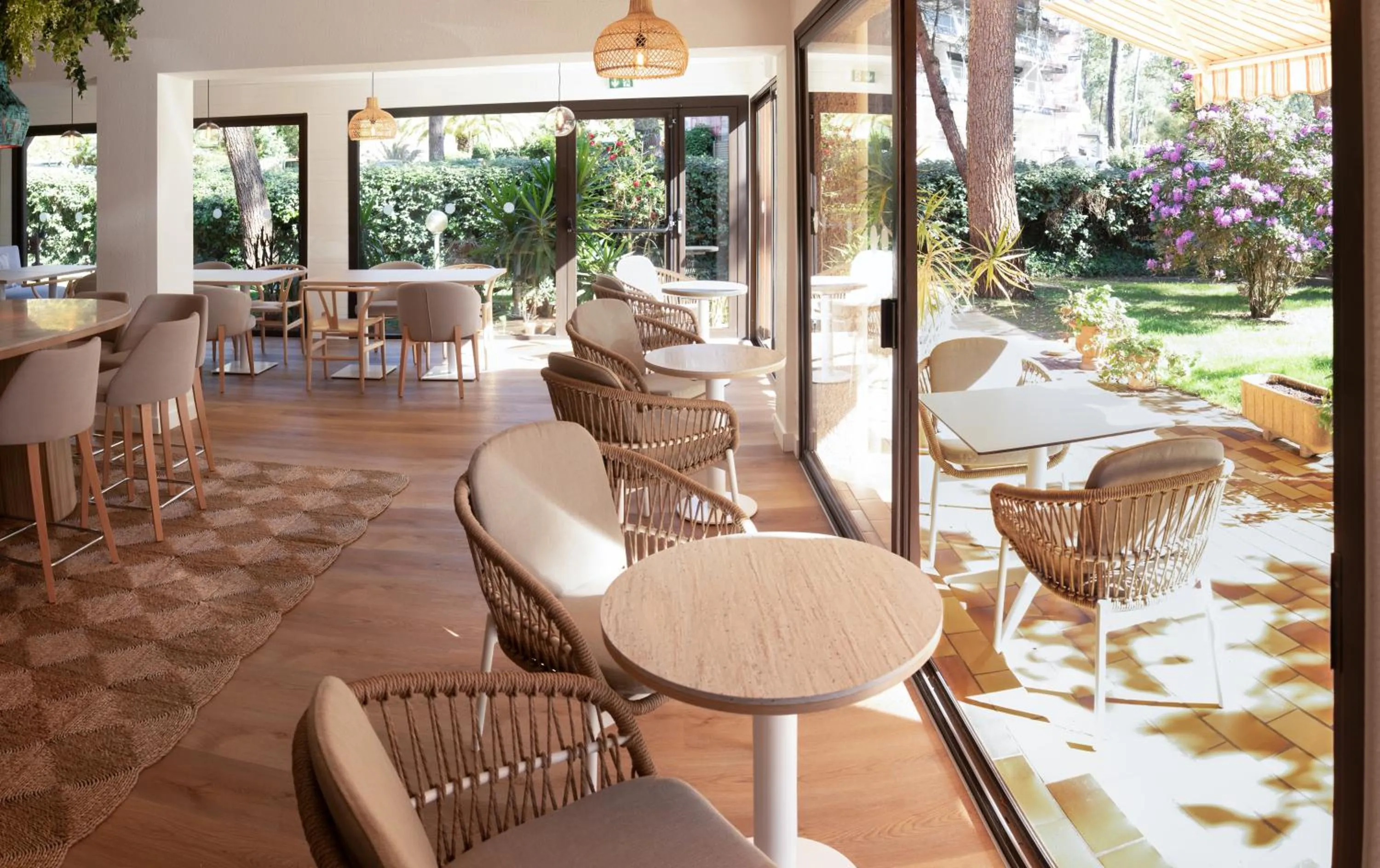 Meeting/conference room in Résidence Hôtelière les Acanthes