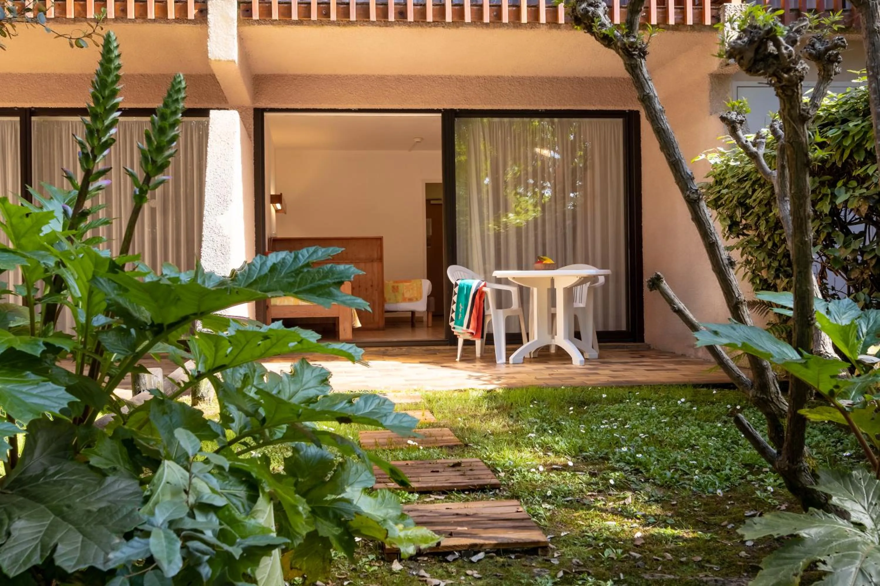 Patio in Résidence Hôtelière les Acanthes