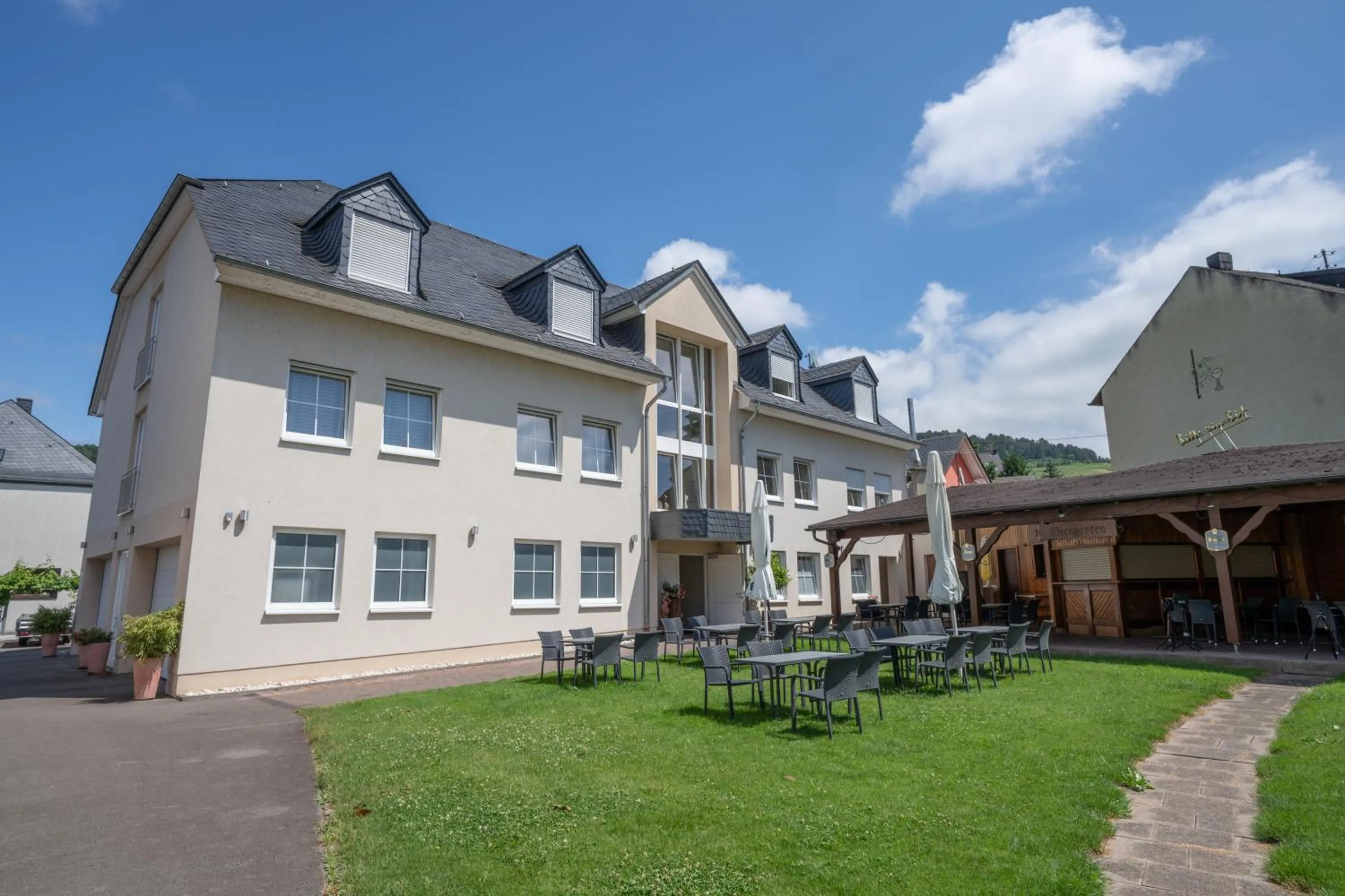 Property building in Mühlengarten by Relax Inn - Self Check In & Free Parking