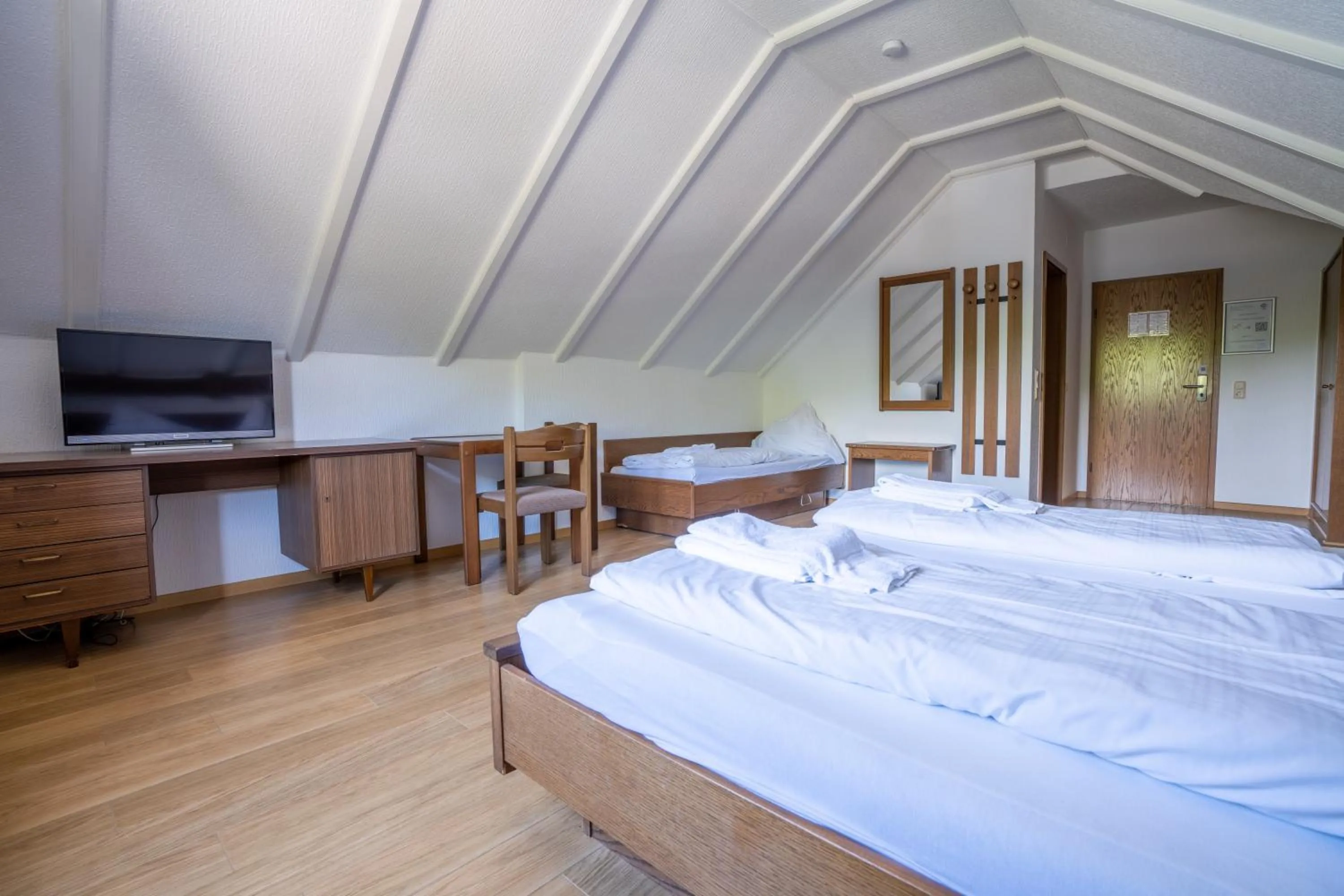 Photo of the whole room, Bed in Mühlengarten by Relax Inn - Self Check In & Free Parking