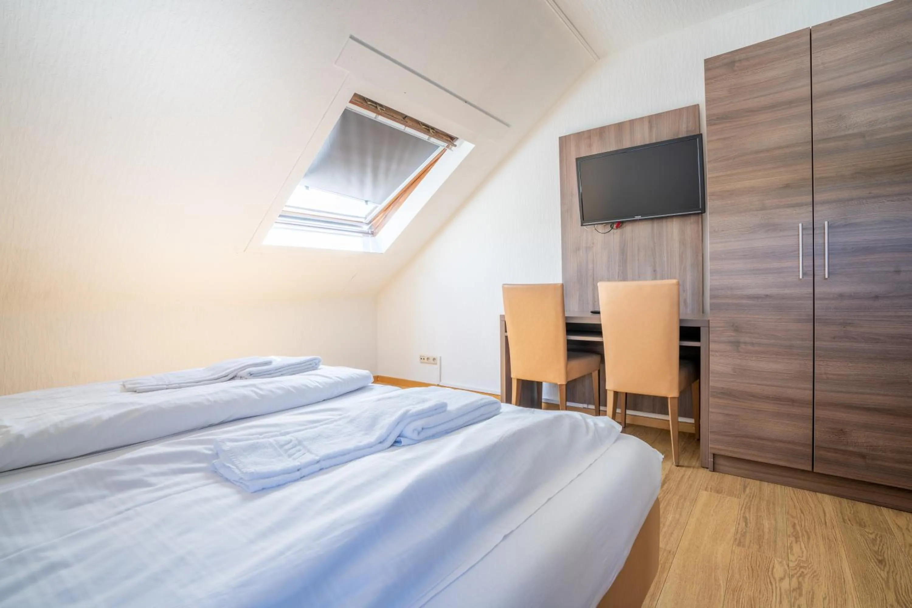 Photo of the whole room, Bed in Mühlengarten by Relax Inn - Self Check In & Free Parking