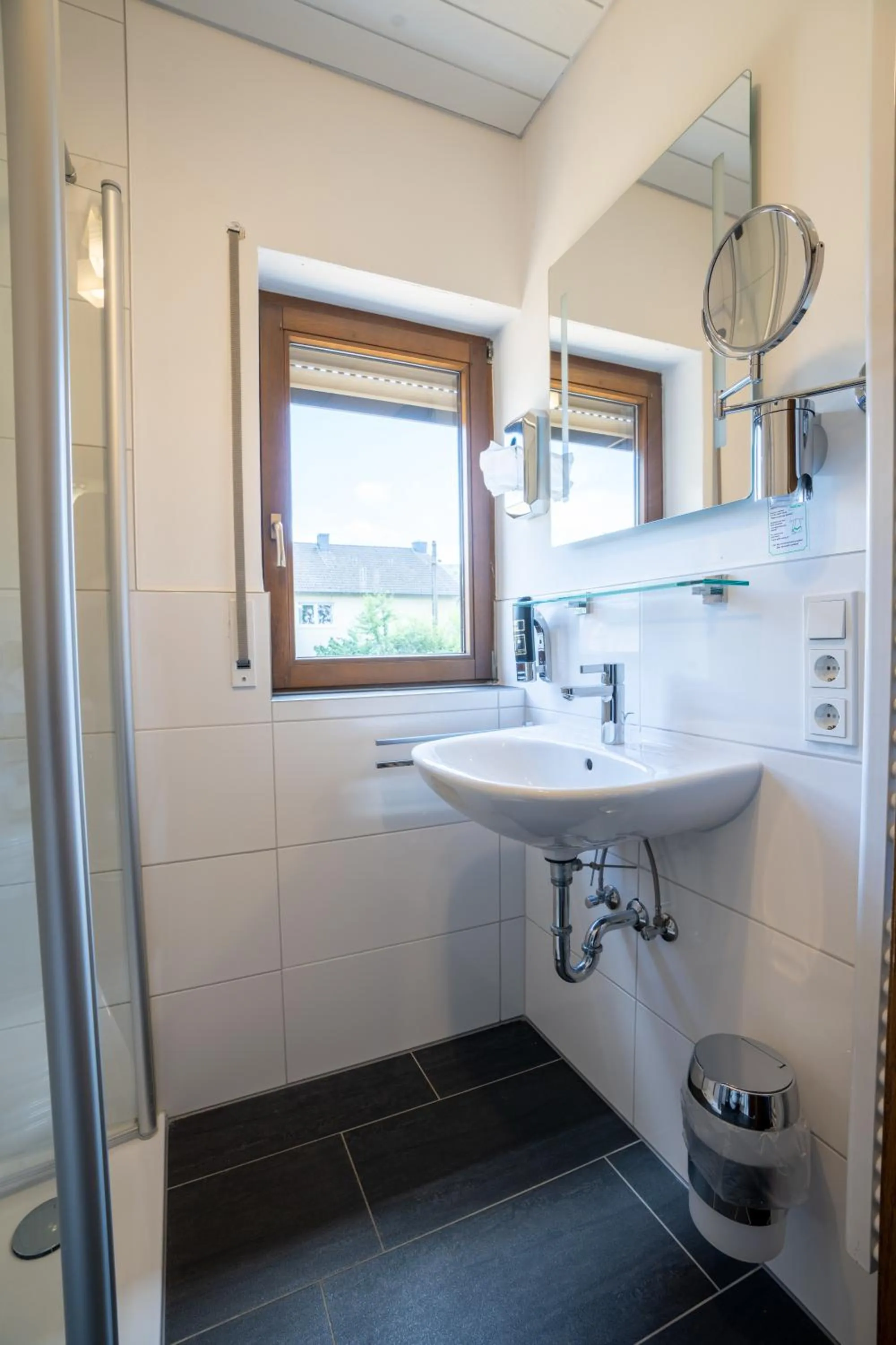 Bathroom in Mühlengarten by Relax Inn - Self Check In & Free Parking
