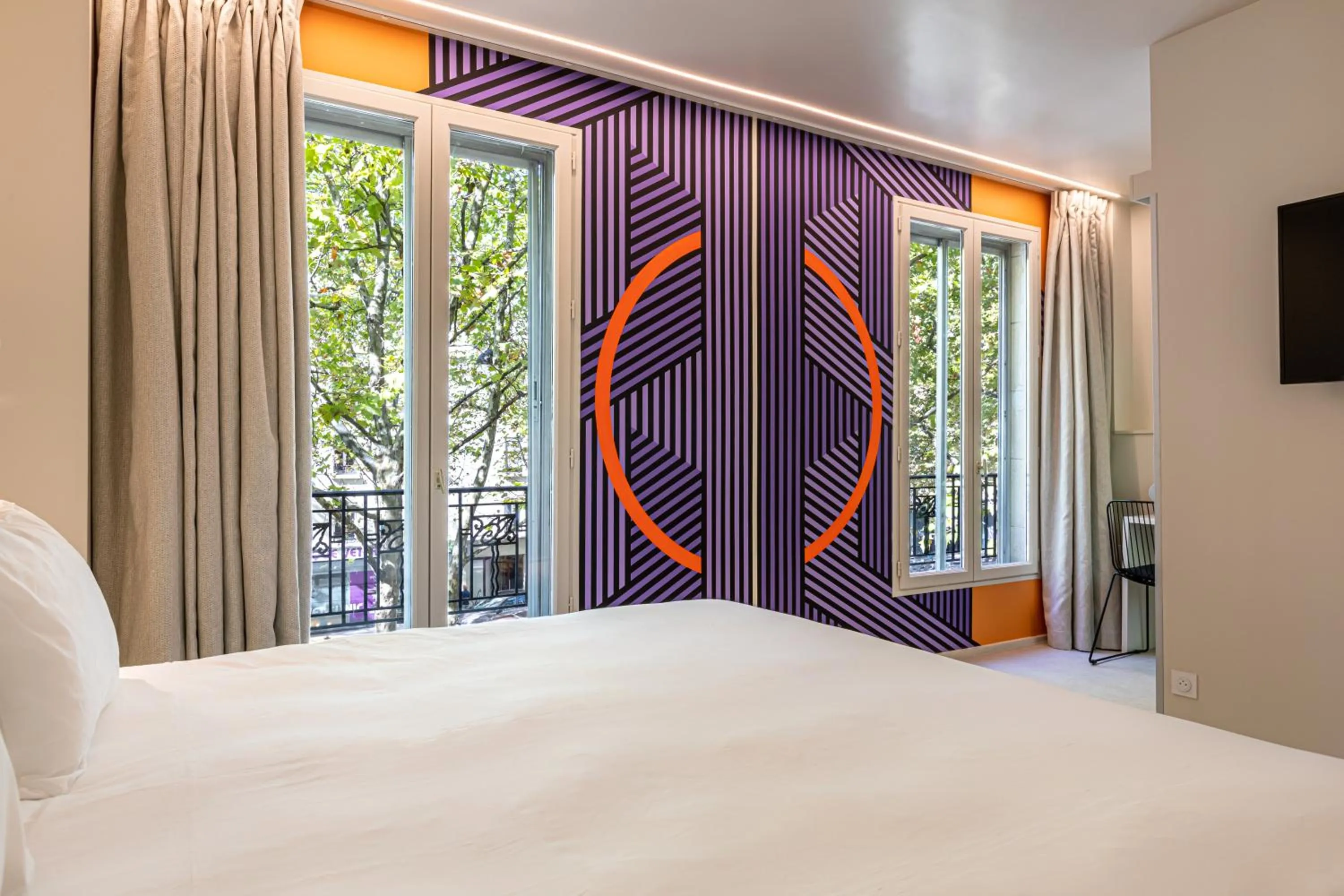 Photo of the whole room, Bed in Graphik Montparnasse