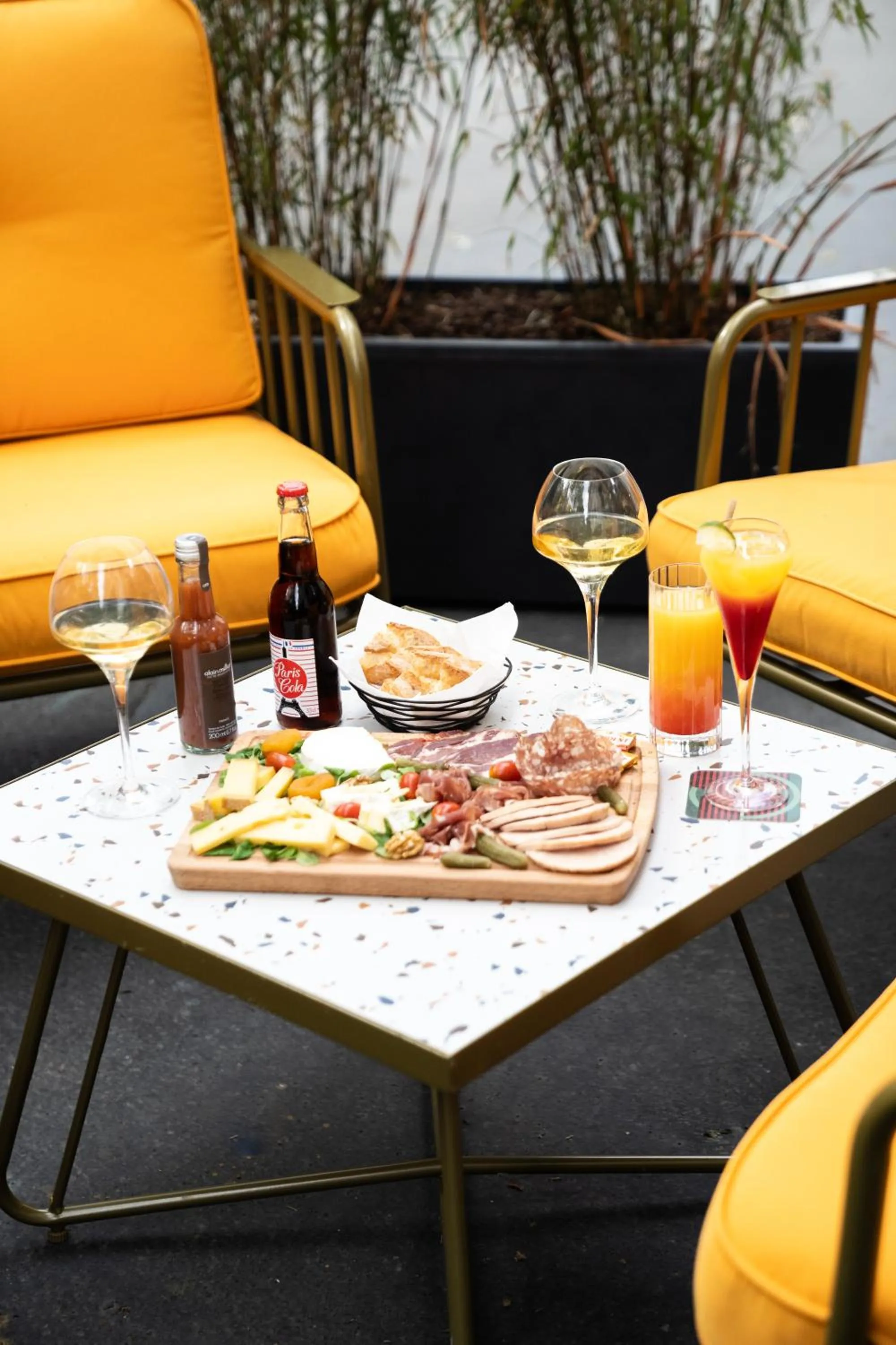 Lounge or bar in Graphik Montparnasse