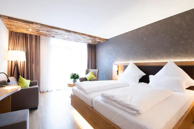 Photo of the whole room, Bed in PETERS Hotel & Spa