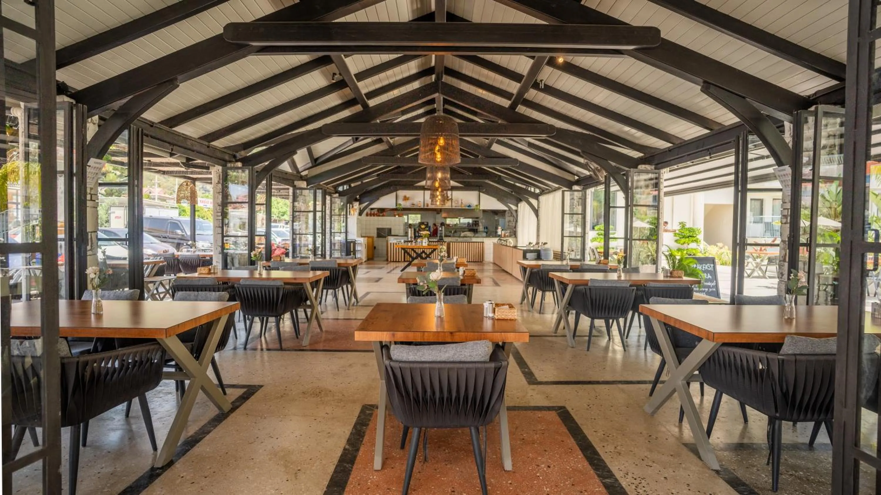 Restaurant/places to eat in Blue Star Hotel