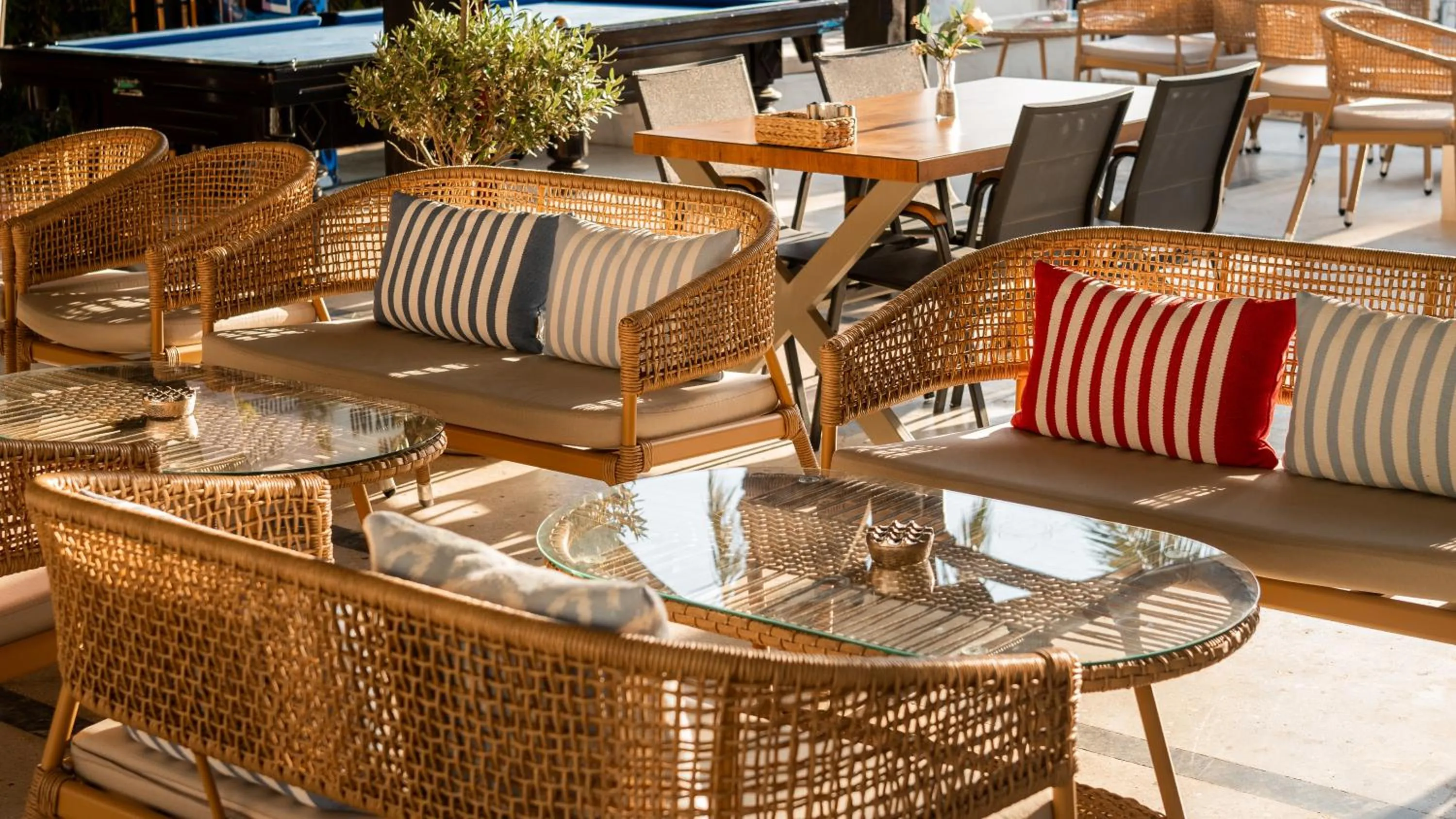 Restaurant/places to eat in Blue Star Hotel