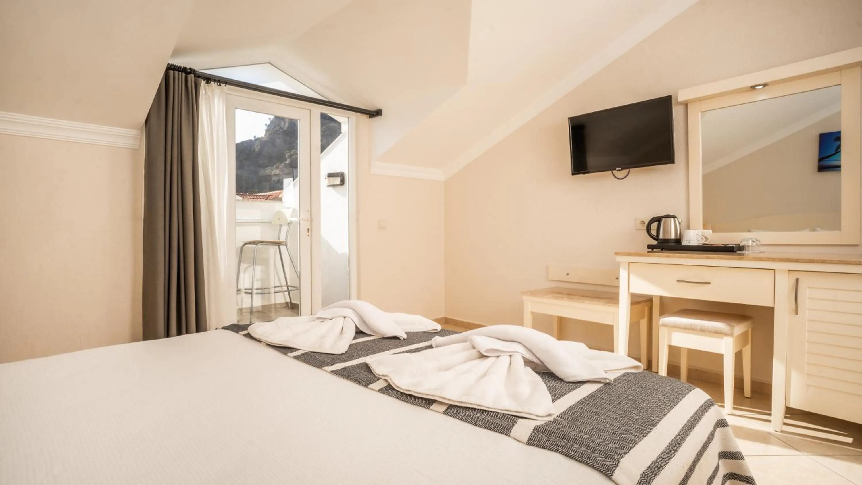 Photo of the whole room, Bed in Blue Star Hotel