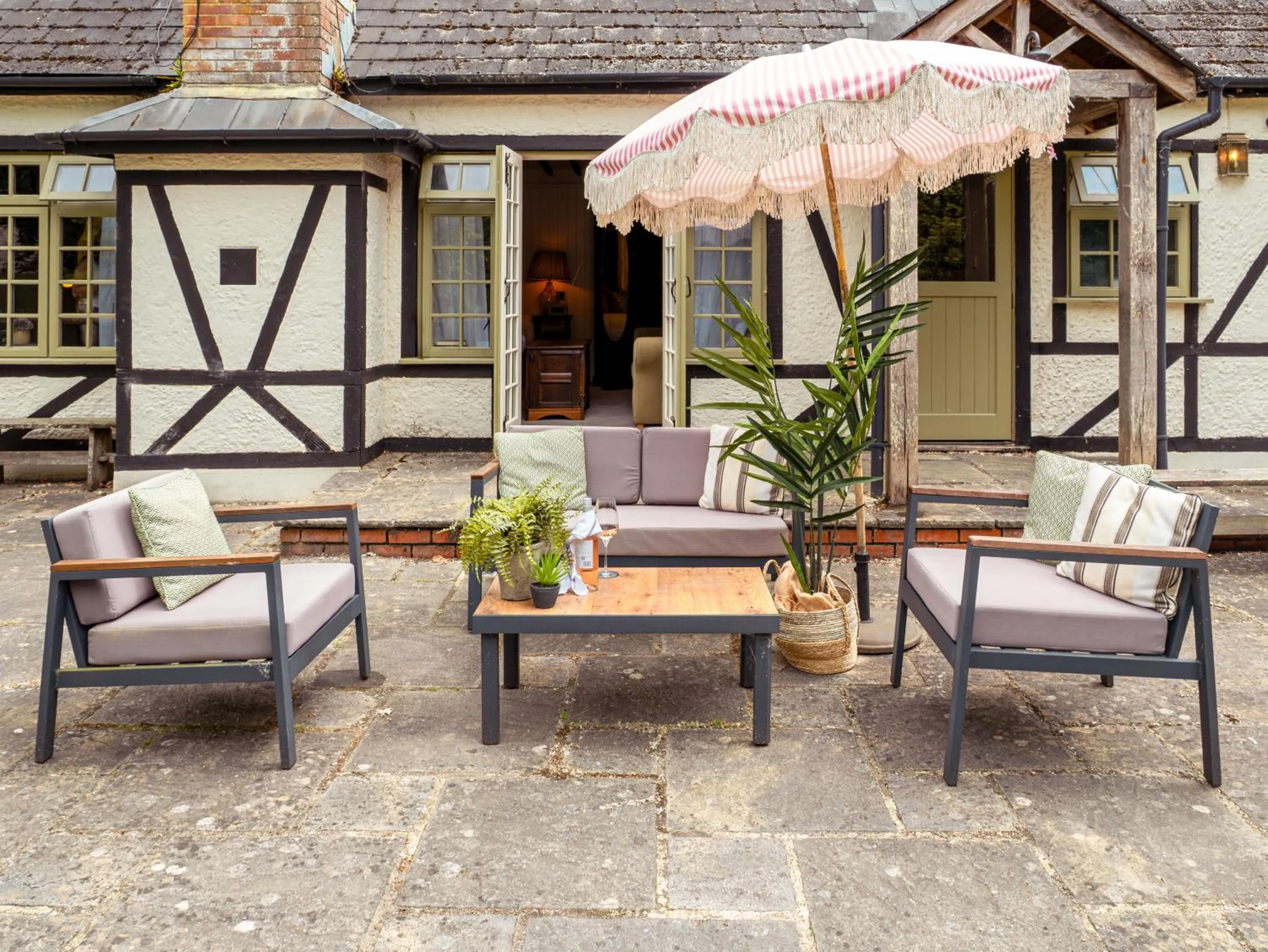 Day in High Corner Inn