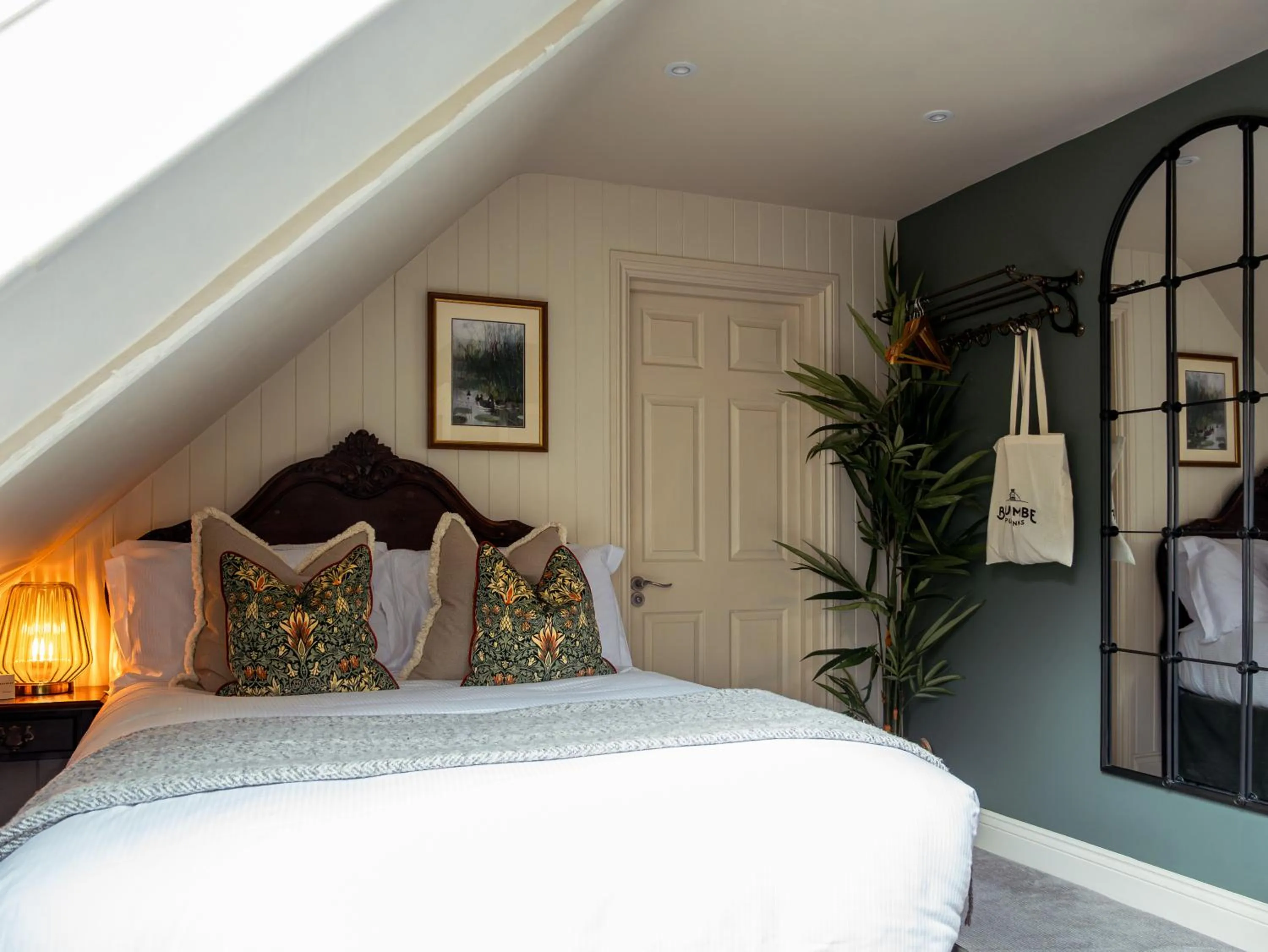 Bed in High Corner Inn