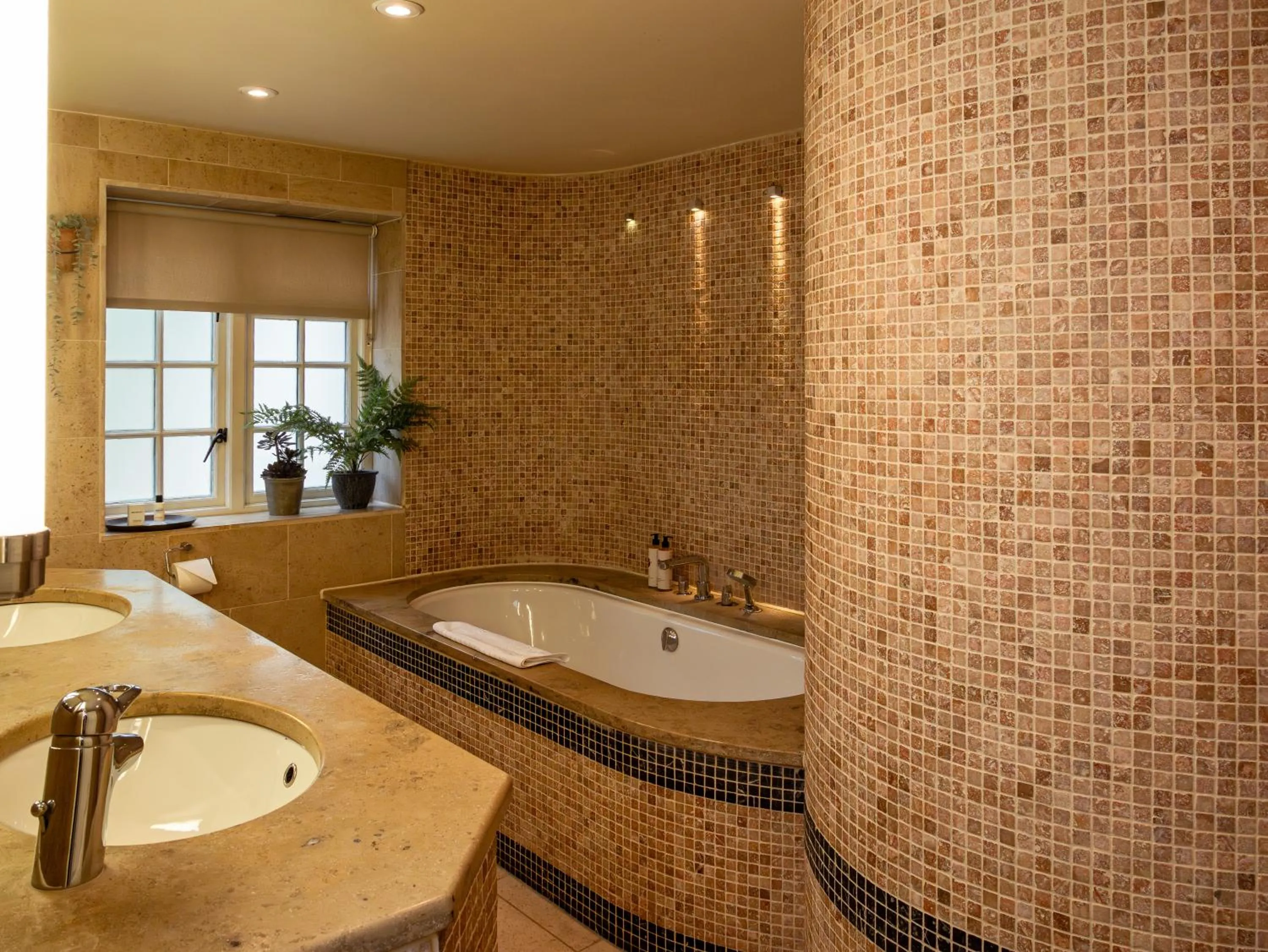 Bath in High Corner Inn