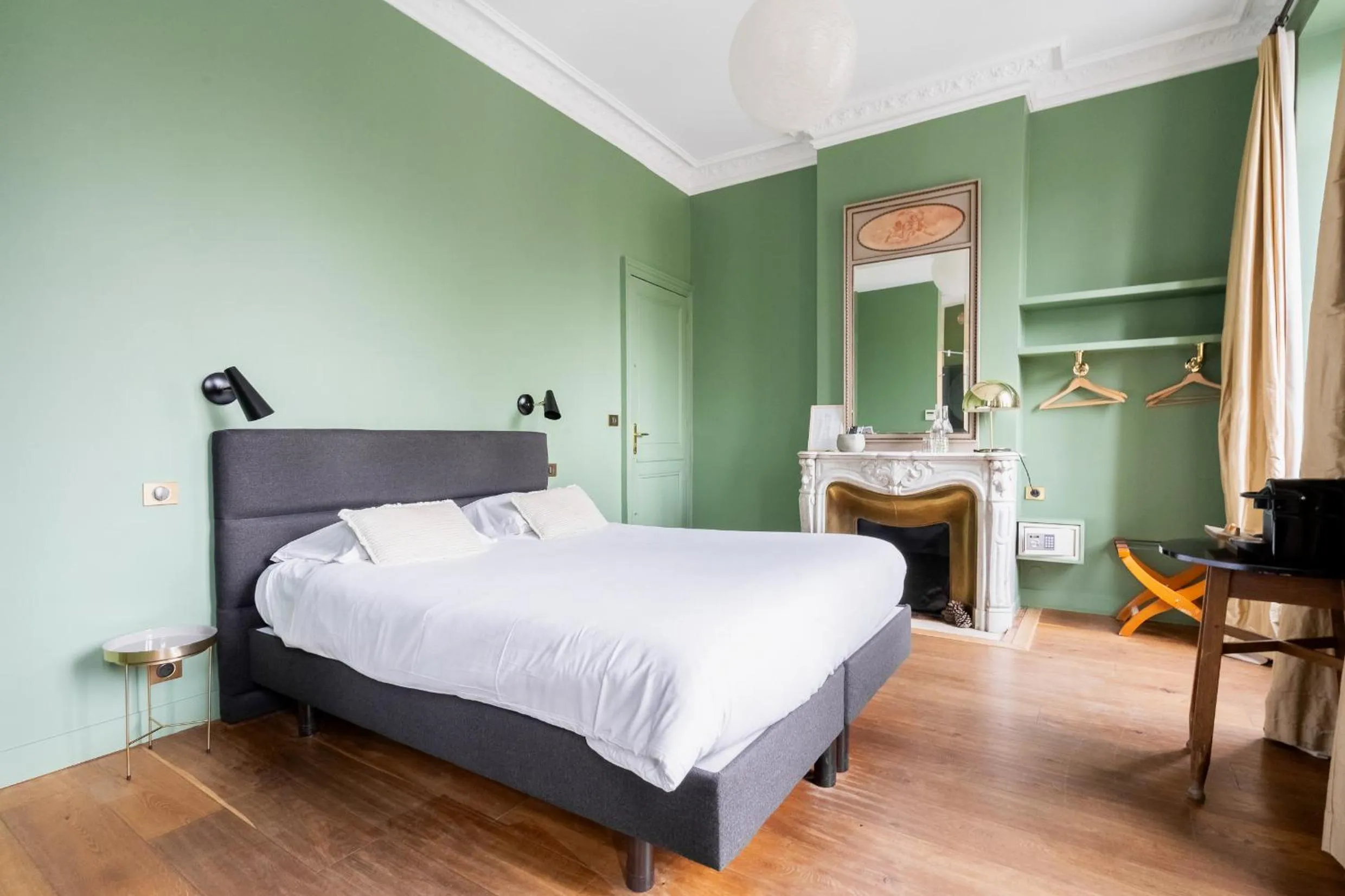 Bedroom, Bed in B&B L'Escapade Bordelaise - Côté Jardin