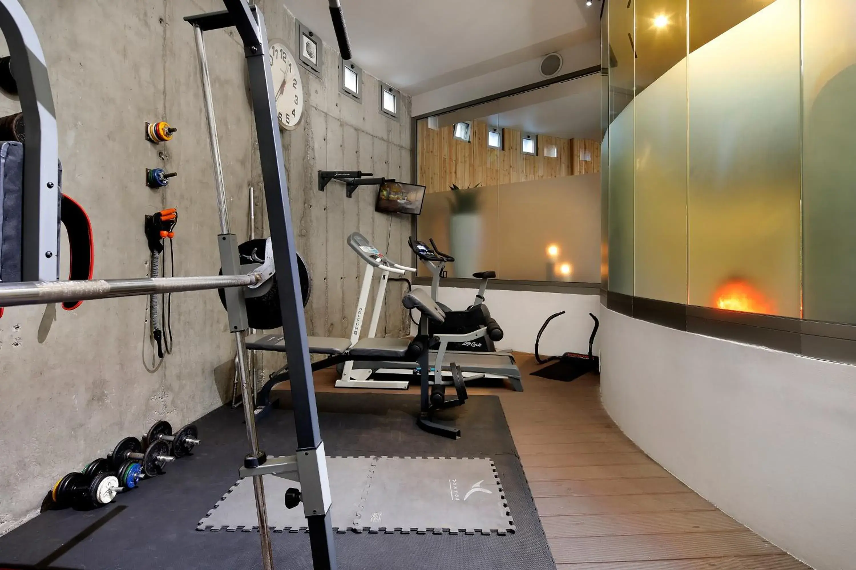 Fitness centre/facilities in Hotel MasMonzon Fitness centre/facilities in Hotel MasMonzon